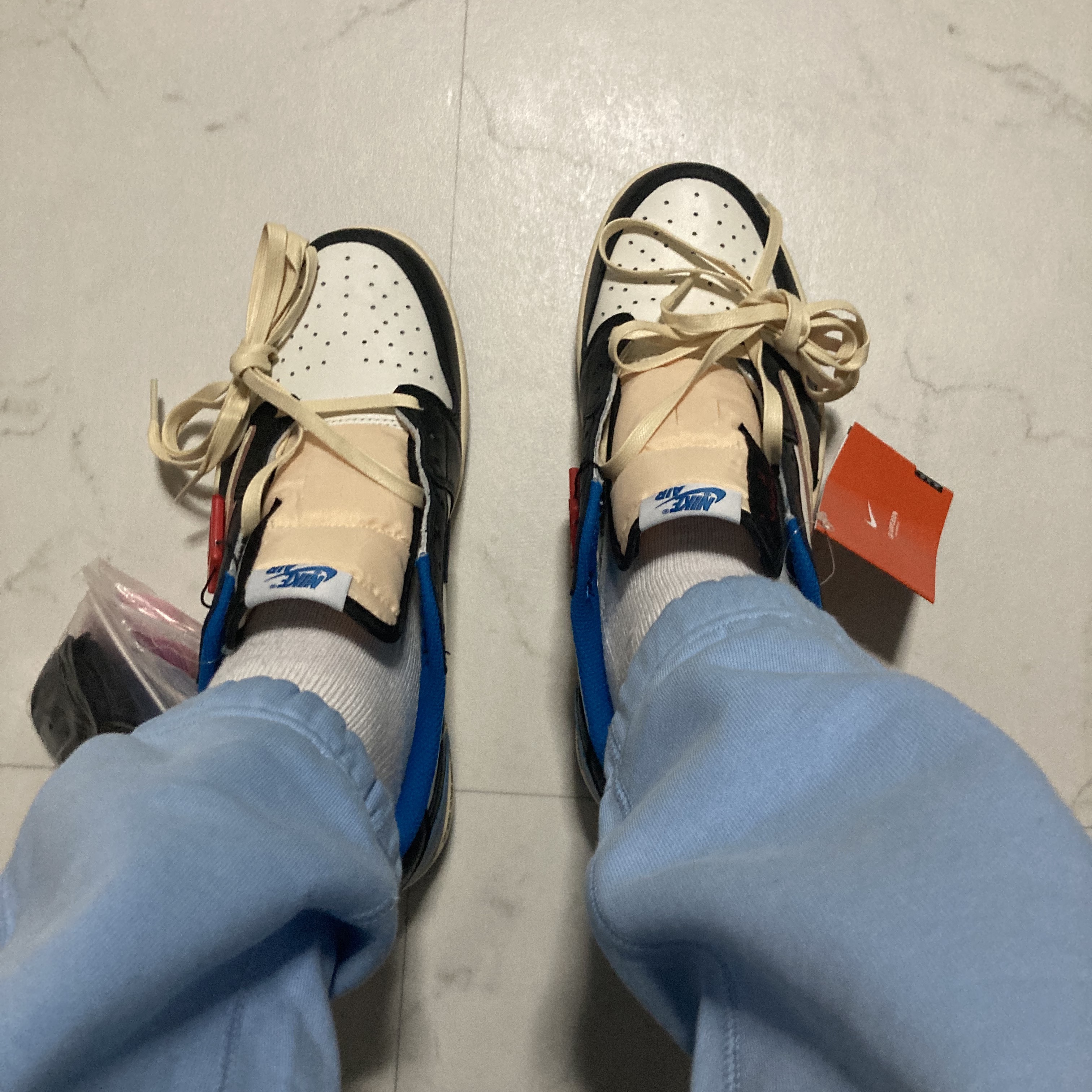 Jordan 1 x Travis Scott x Fragment Retro Low OG SP Military Blue 착용 스타일 - 2