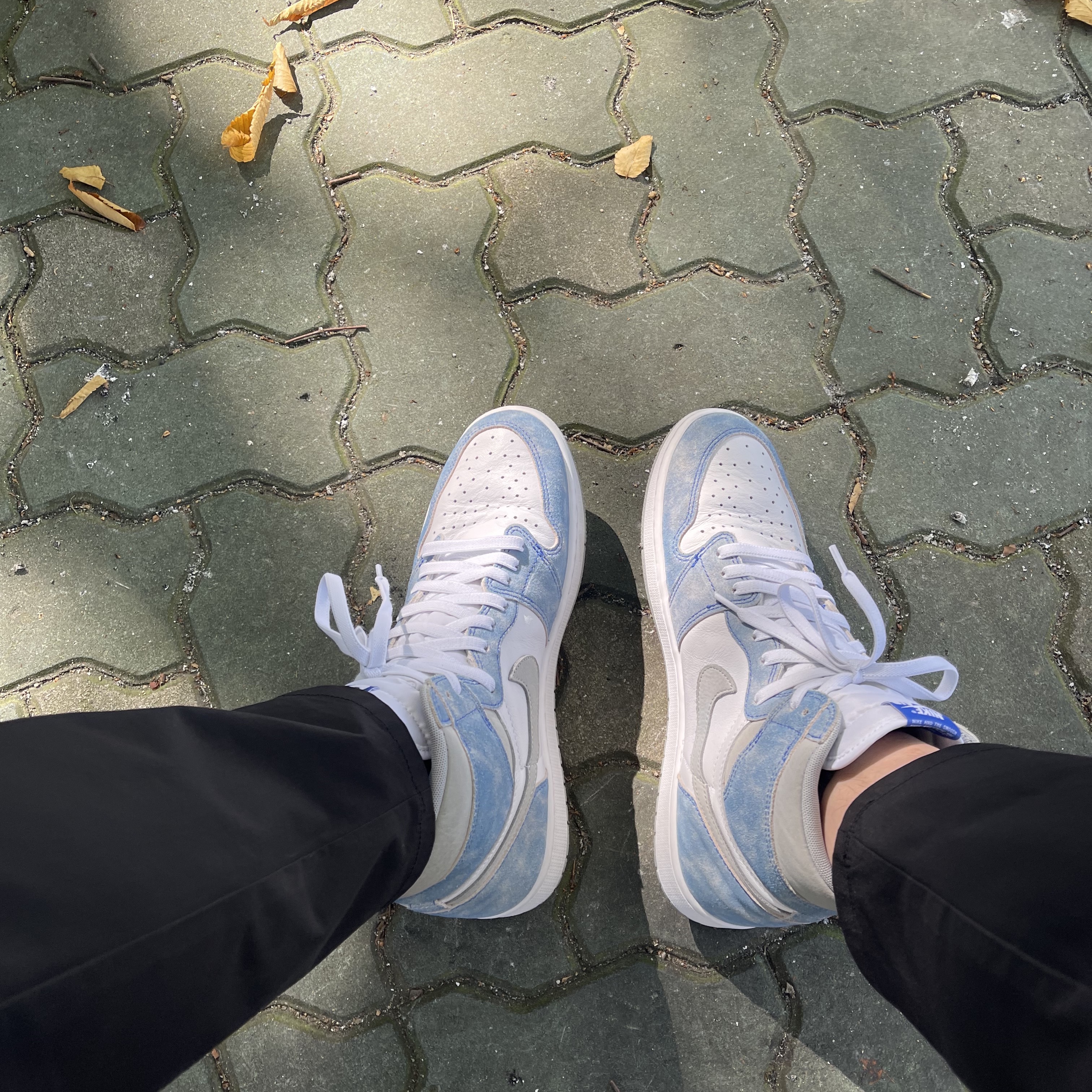 Jordan 1 Retro High OG Hyper Royal 착용 스타일