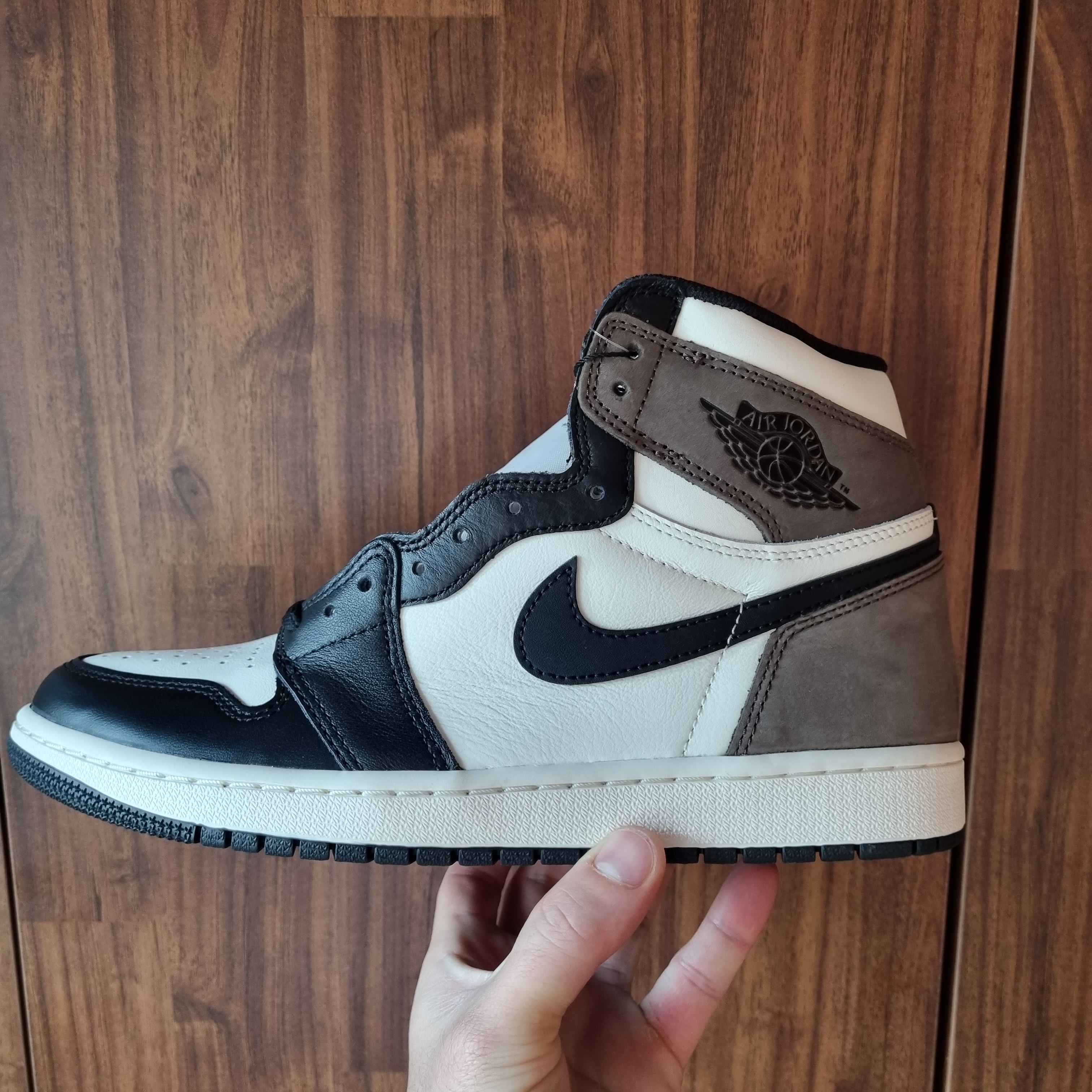 Jordan 1 Retro High OG Black Mocha 착용 스타일
