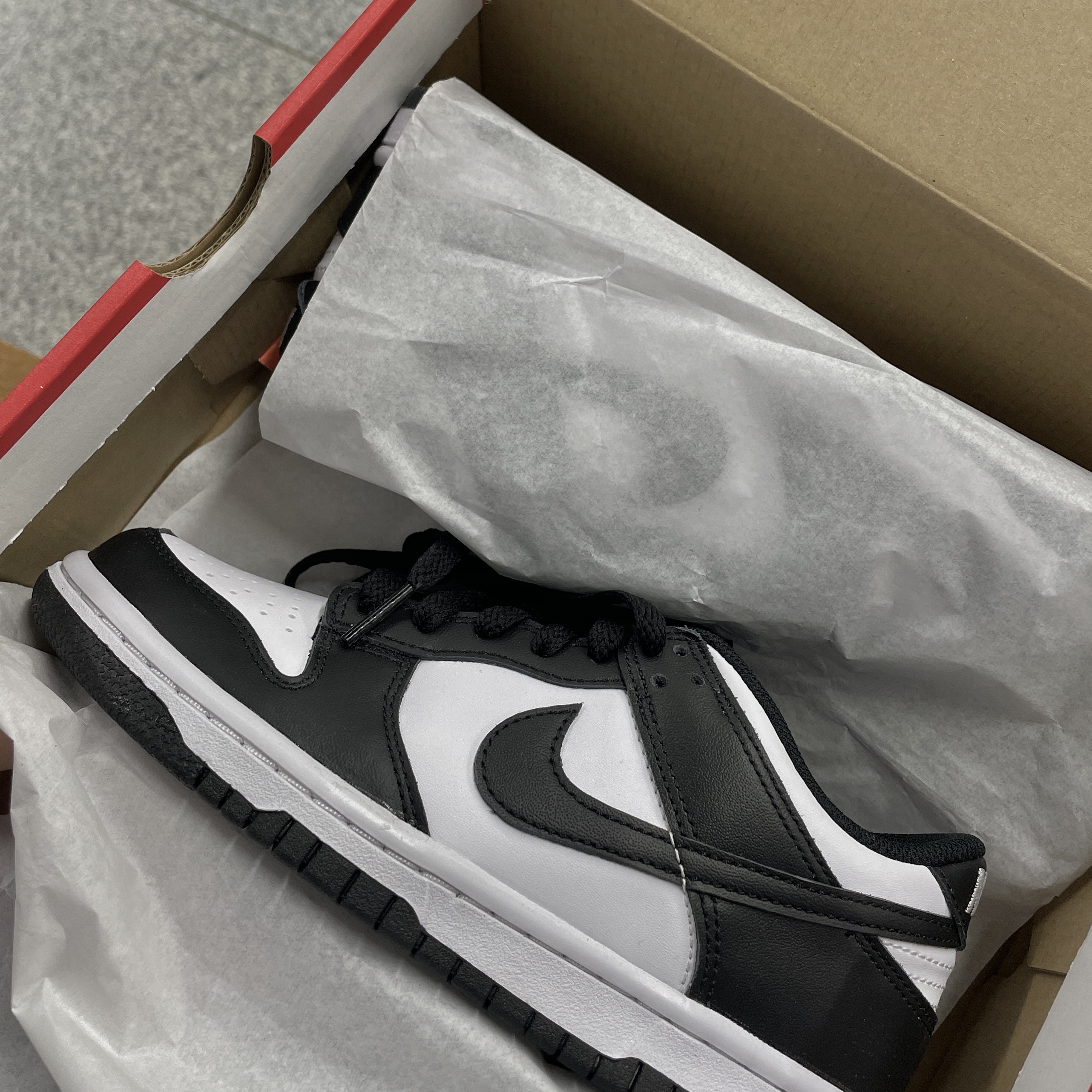(GS) Nike Dunk Low Black 착용 스타일