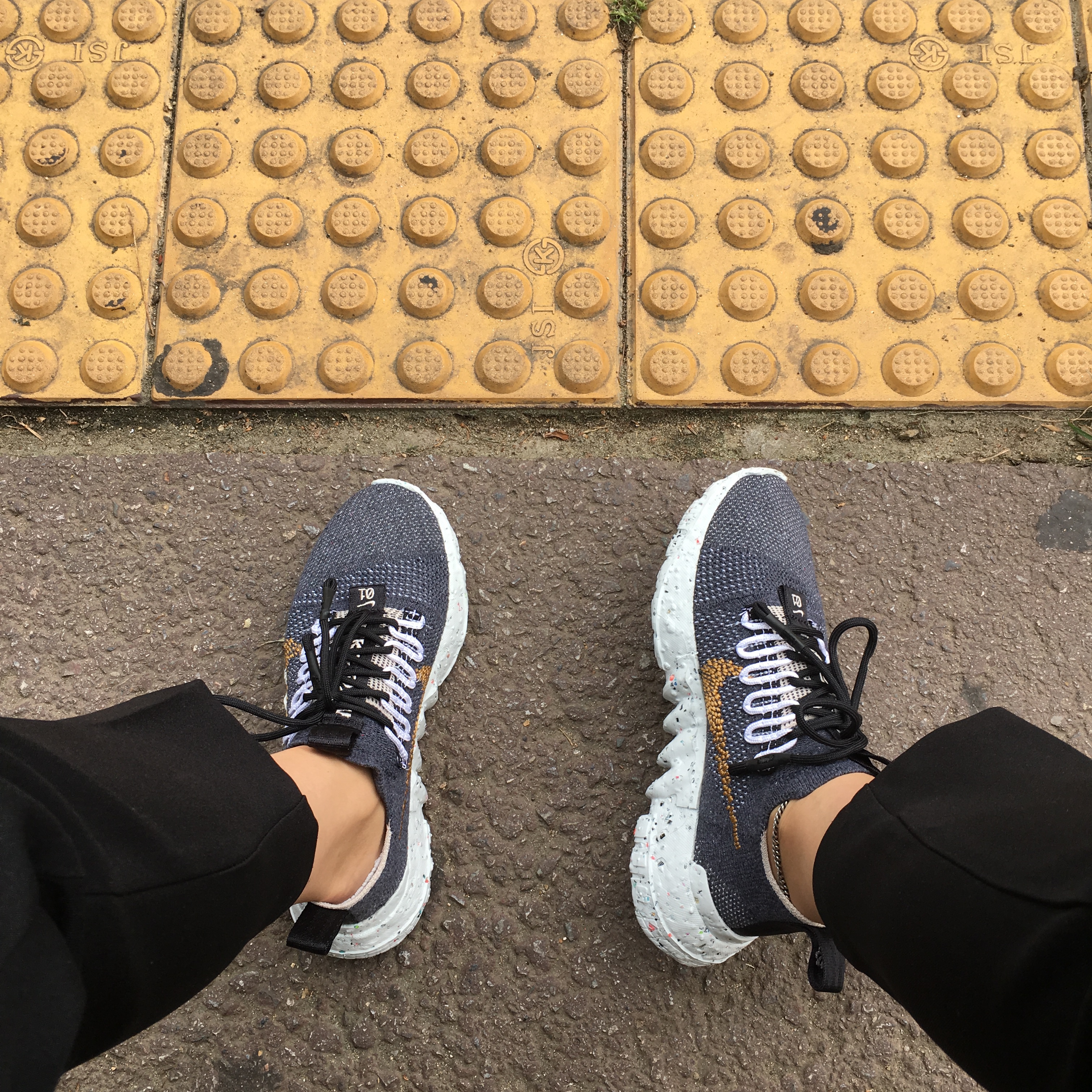Nike Space Hippie 01 Wheat White 착용 스타일