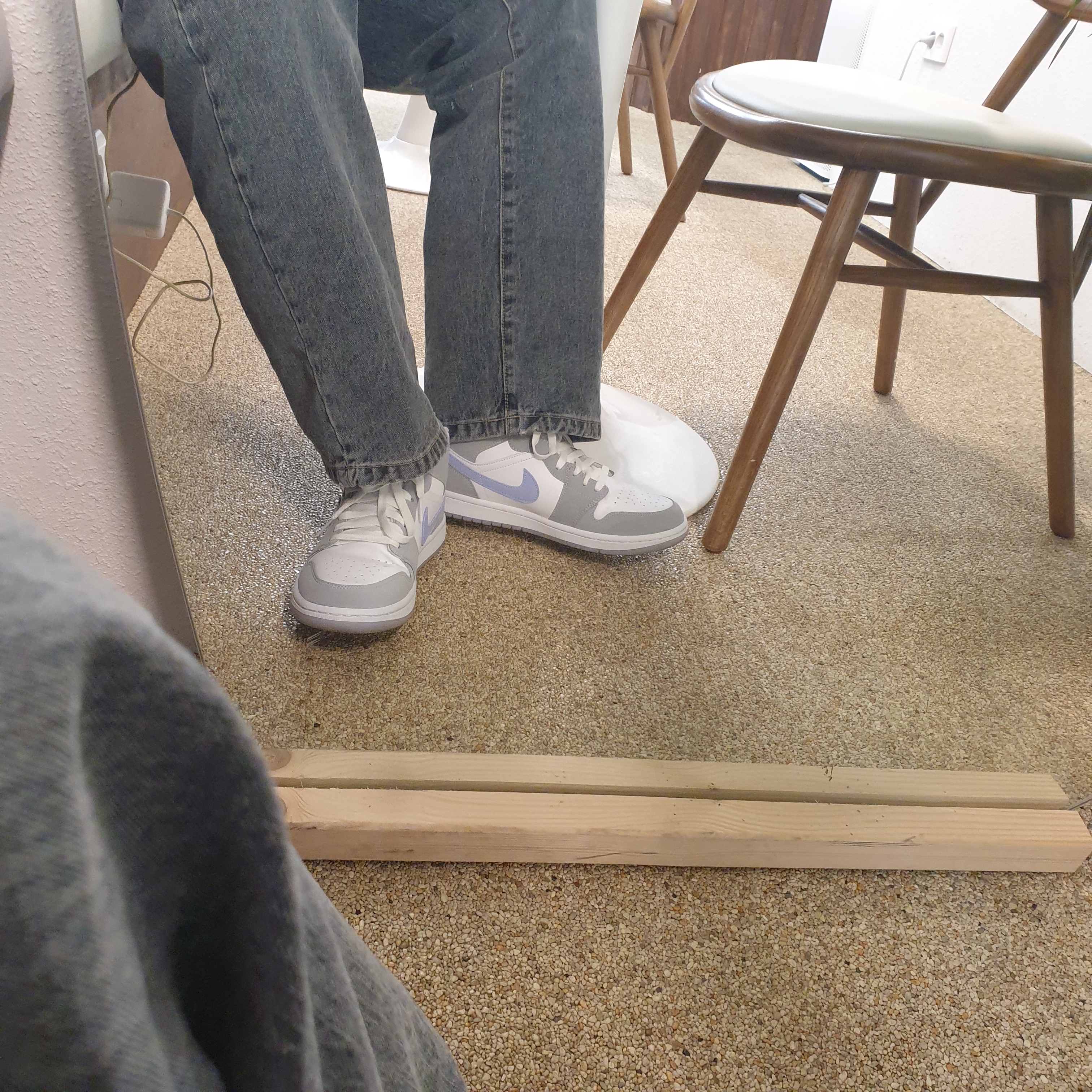 (W) Jordan 1 Mid Wolf Grey 착용 스타일 - 3