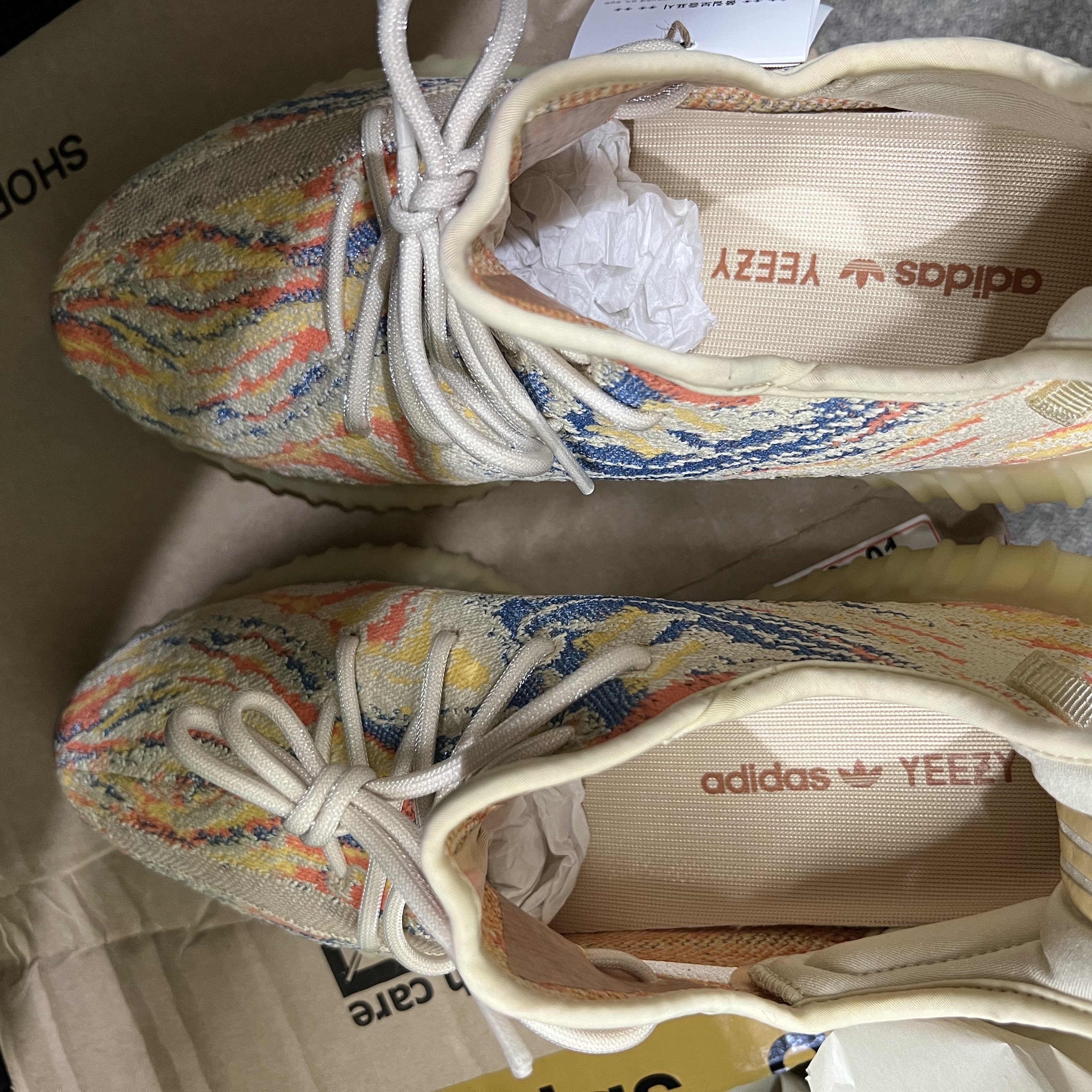 Adidas Yeezy Boost 350 V2 MX Oat 착용 스타일 - 3