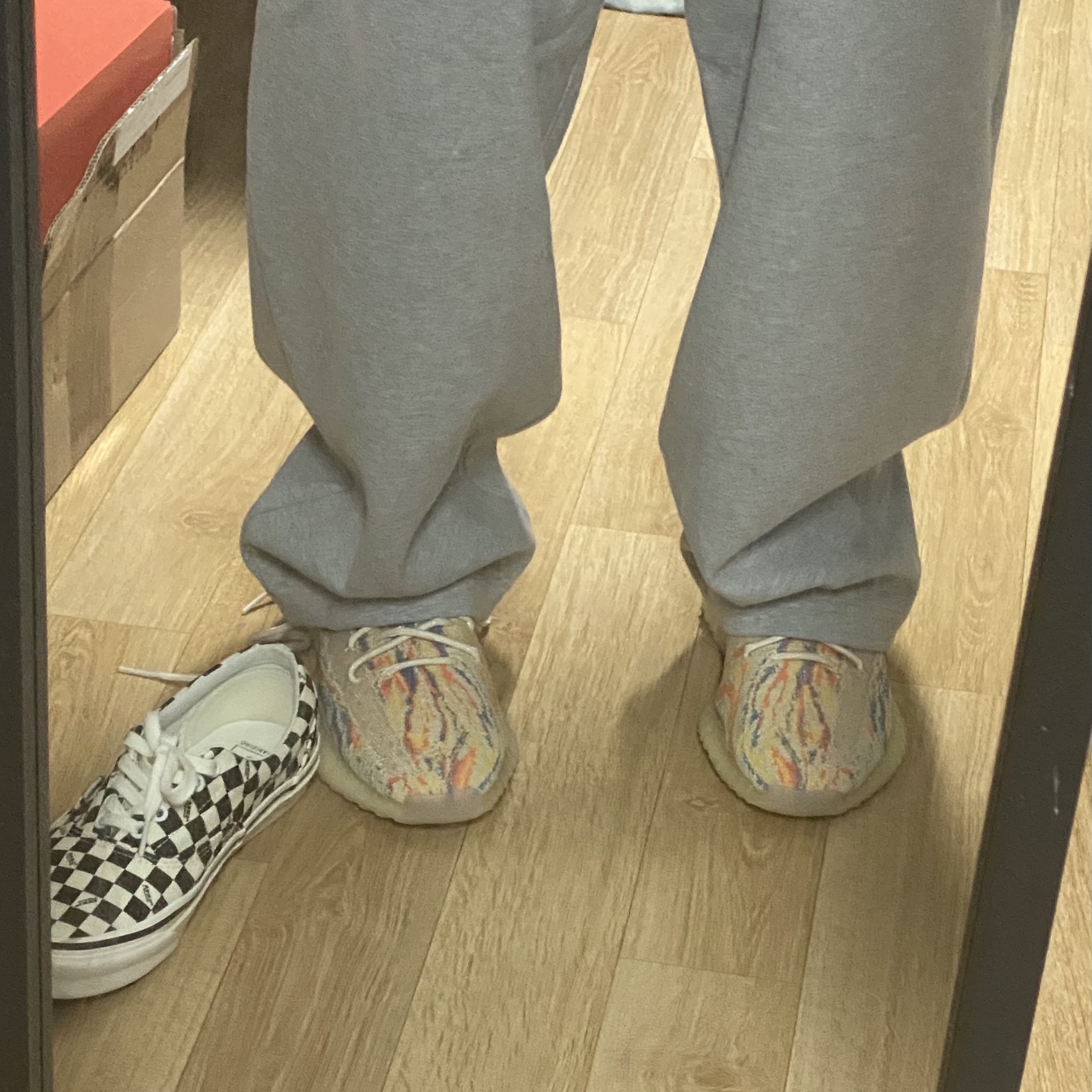 Adidas Yeezy Boost 350 V2 MX Oat 착용 스타일 - 3