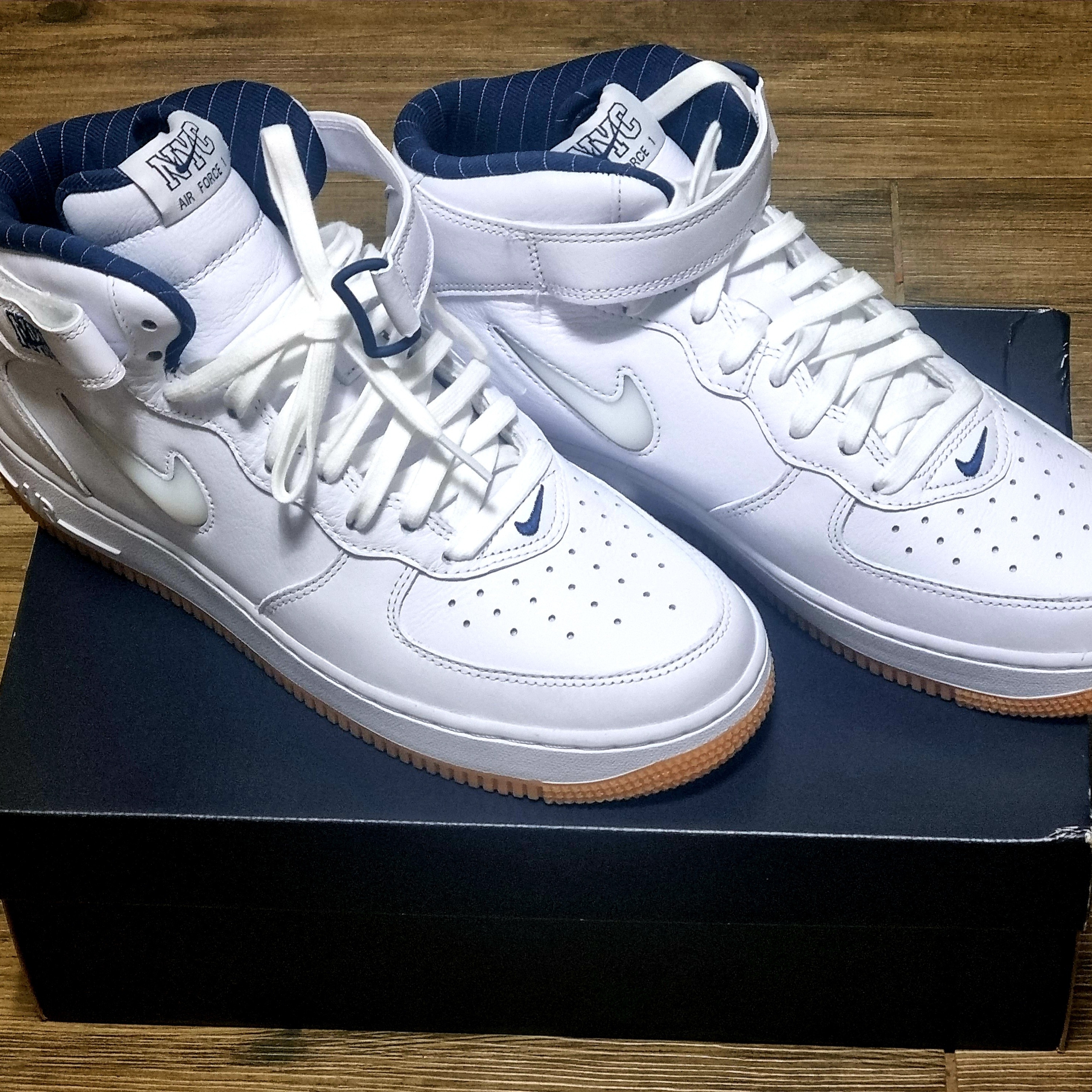 Nike Air Force 1 Mid QS NYC White Midnight Navy 착용 스타일