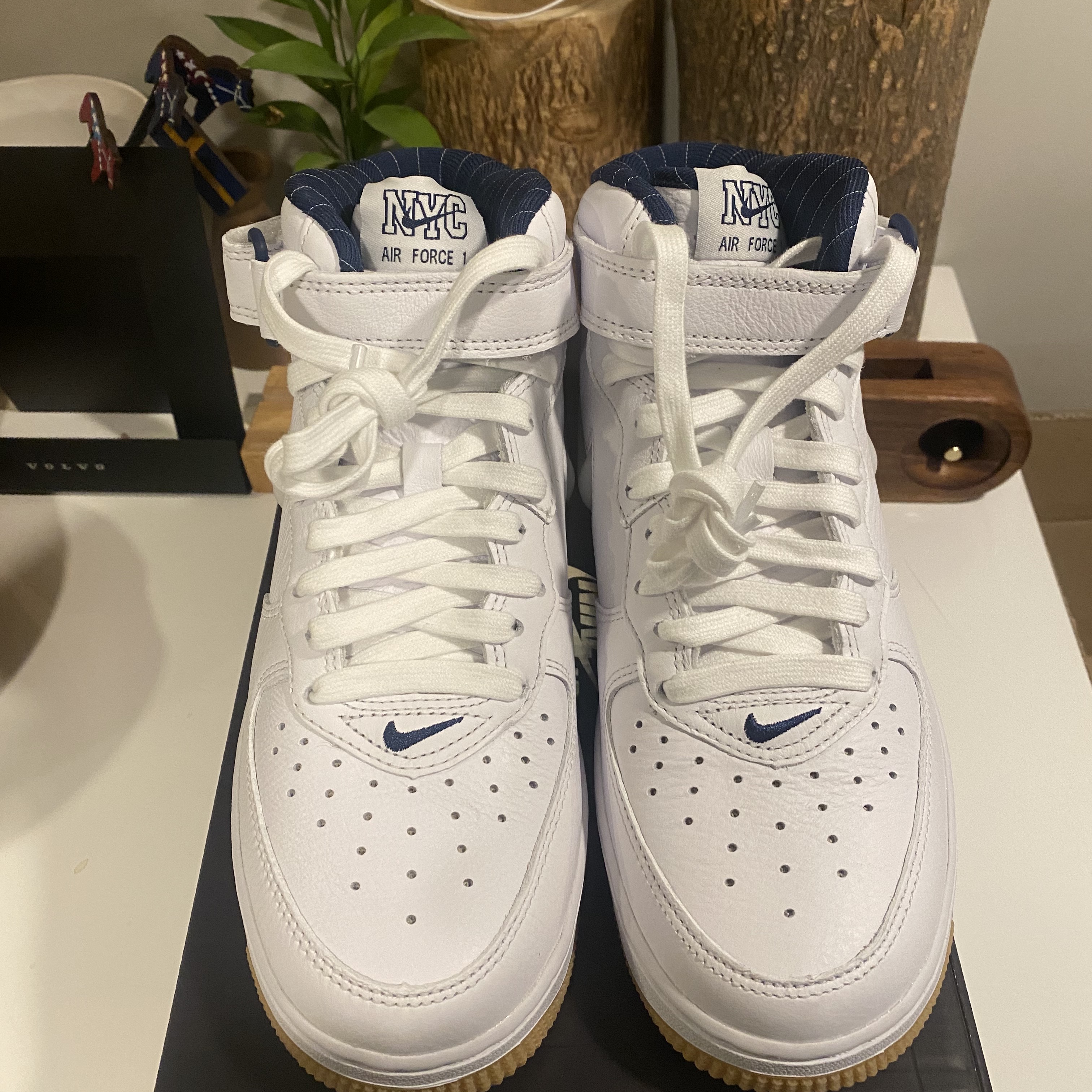 Nike Air Force 1 Mid QS NYC White Midnight Navy 착용 스타일 - 3