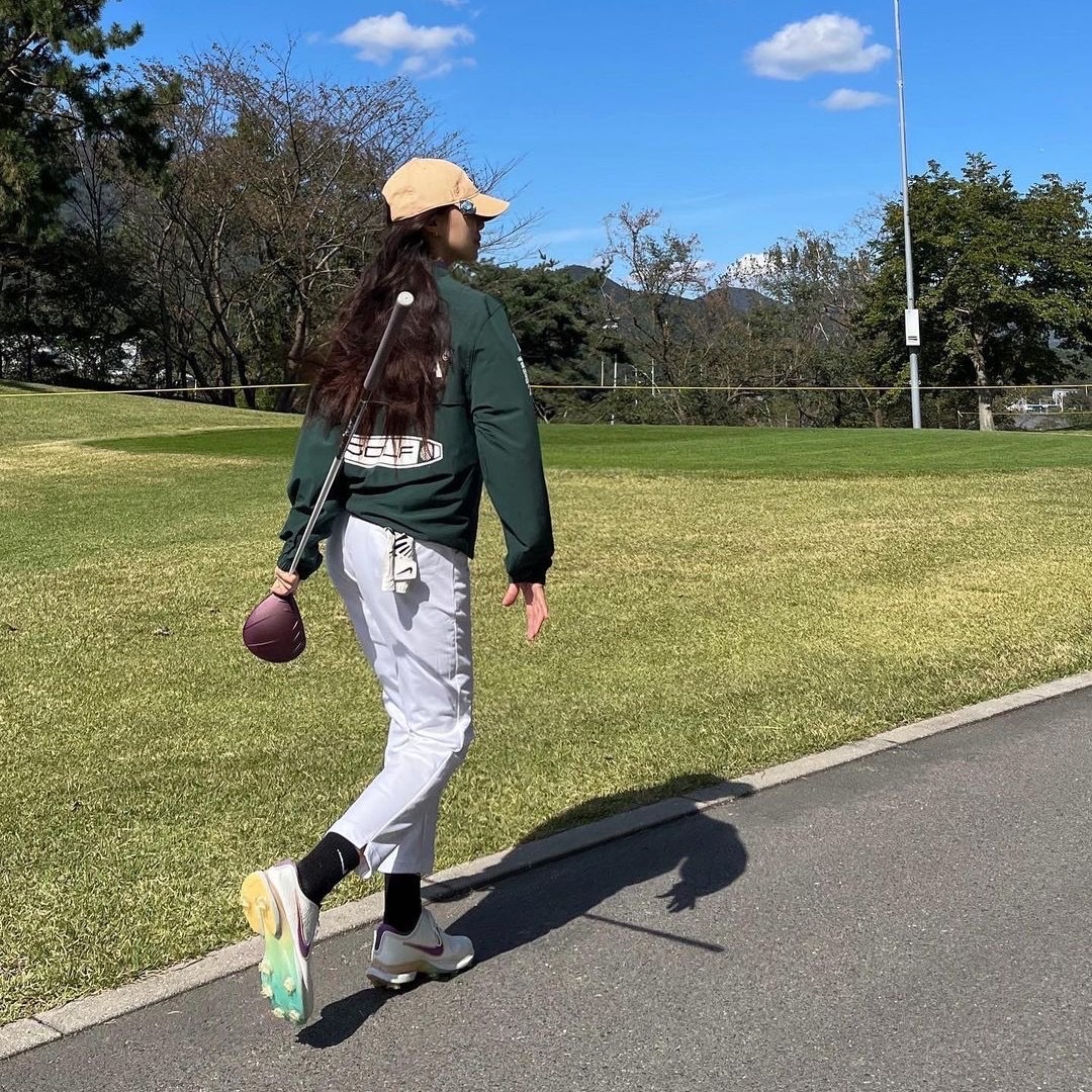 Nike x Drake Nocta Golf Crewneck Top Green - Asia, Nike x Drake Nocta Golf Crewneck Top Green - US/EU 착용 스타일 - 3