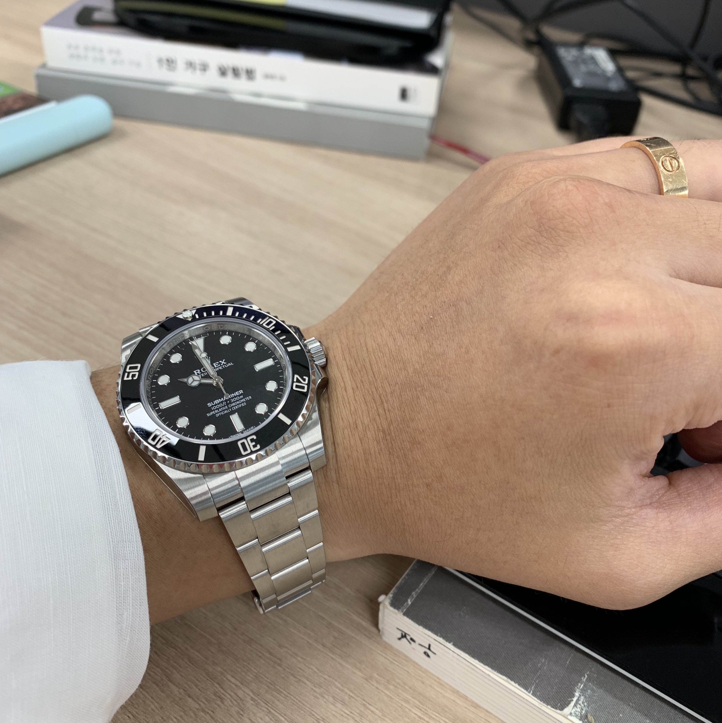 Rolex Submariner 41mm 124060 Black Oyster 착용 스타일