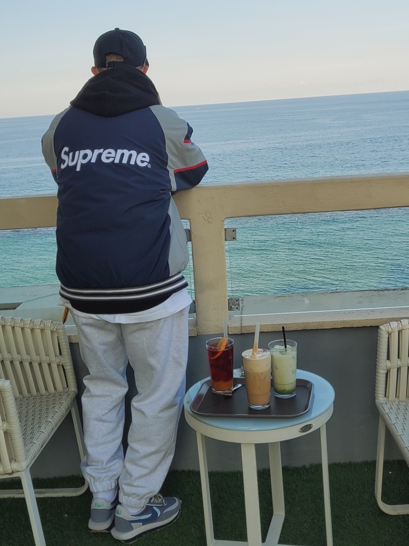 Supreme x New York Yankees Track Jacket Navy - 21FW, Nike x Sacai x Clot LDWaffle Cool Grey 착용 스타일