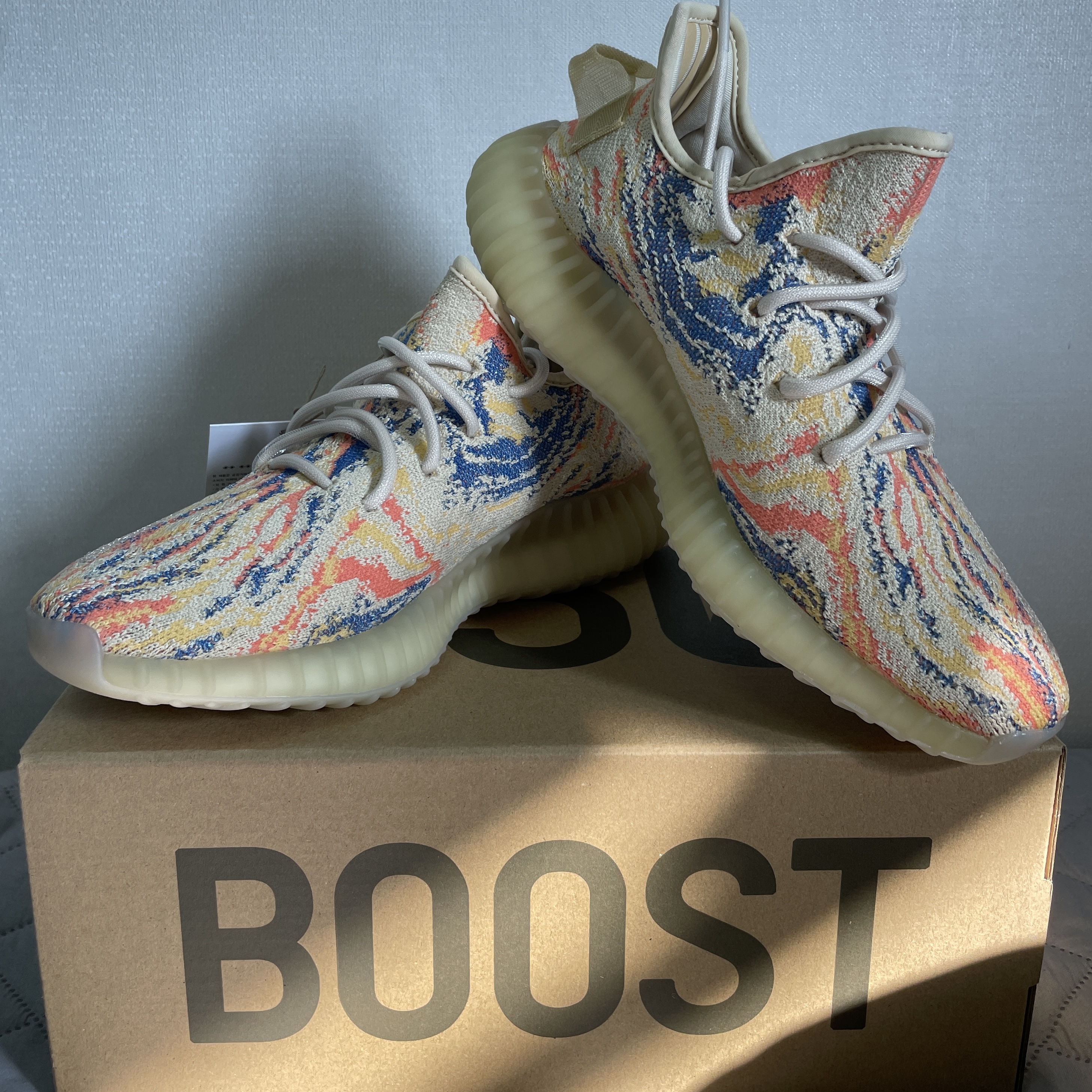Adidas Yeezy Boost 350 V2 MX Oat 착용 스타일