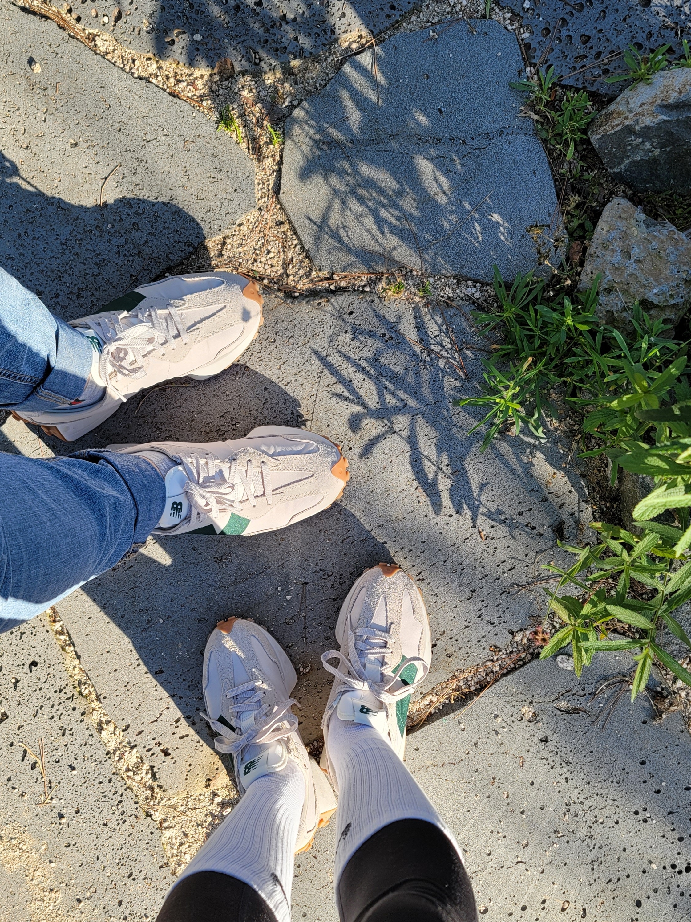 New Balance 327 Timberwolf 착용 스타일 - 2