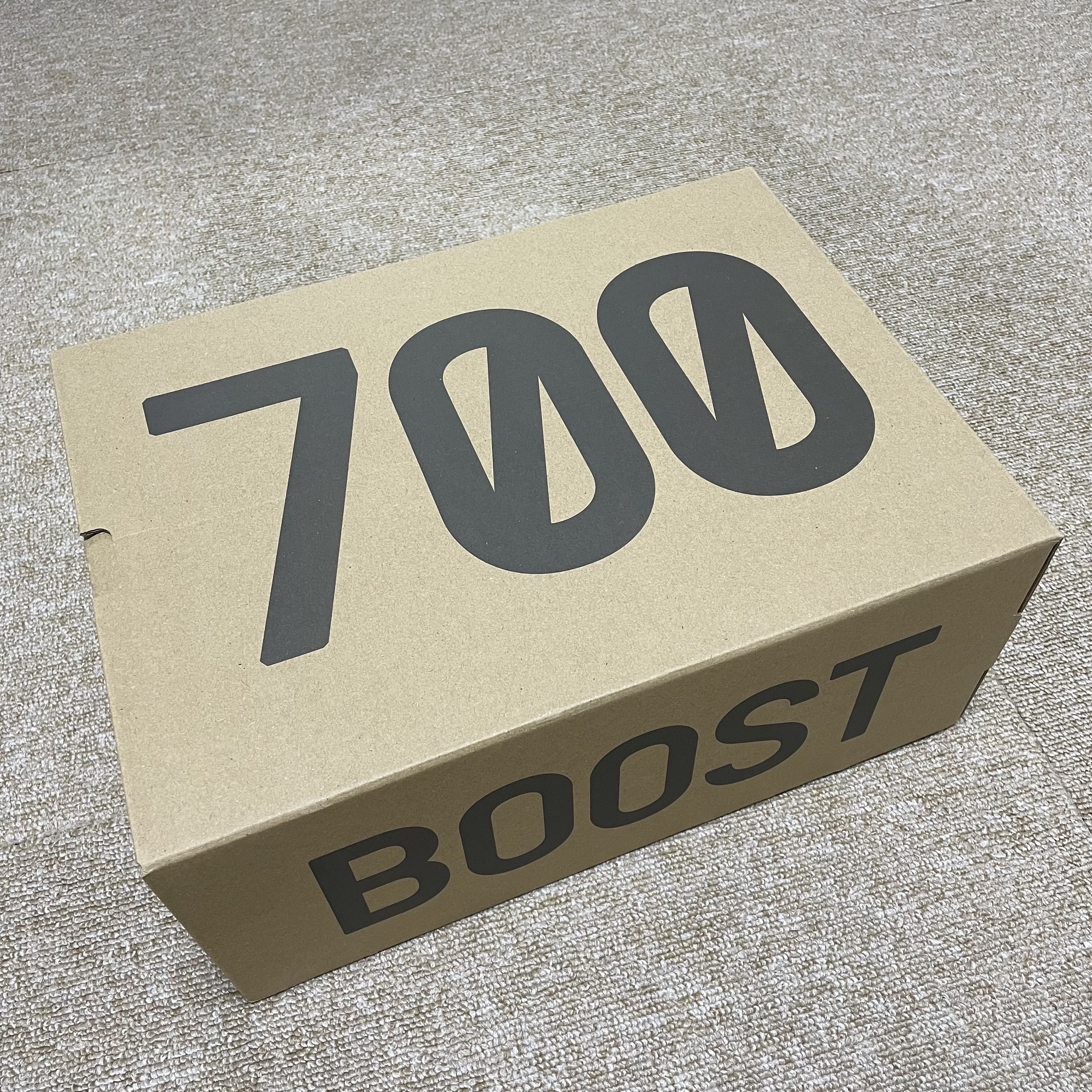 Adidas Yeezy Boost 700 Wash Orange 착용 스타일 - 2