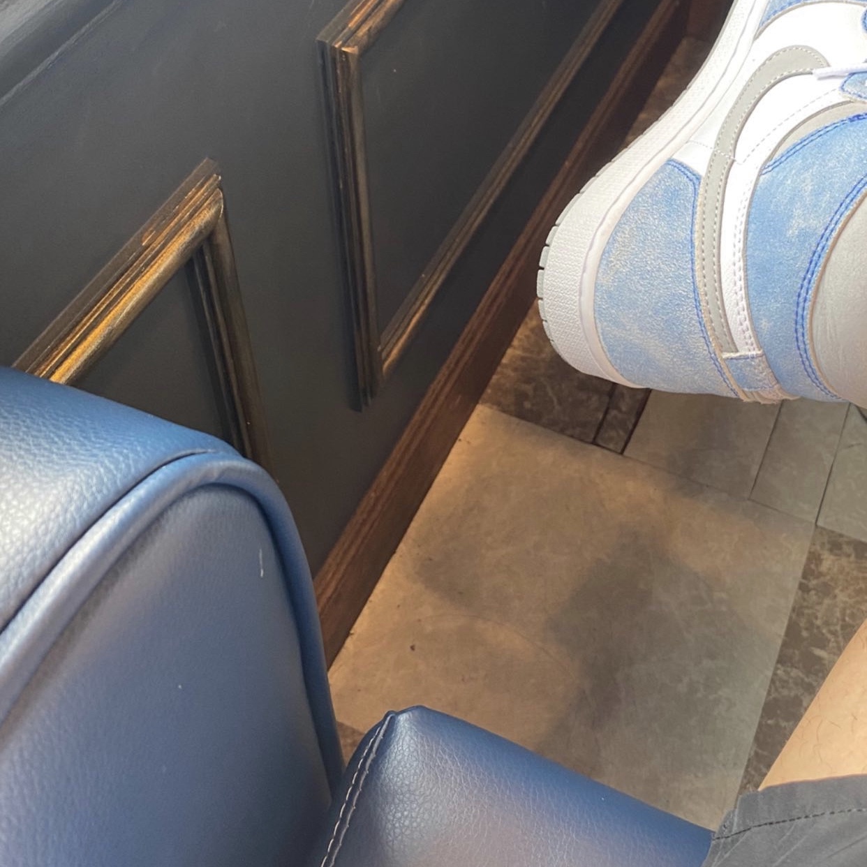 Jordan 1 Retro High OG Hyper Royal 착용 스타일