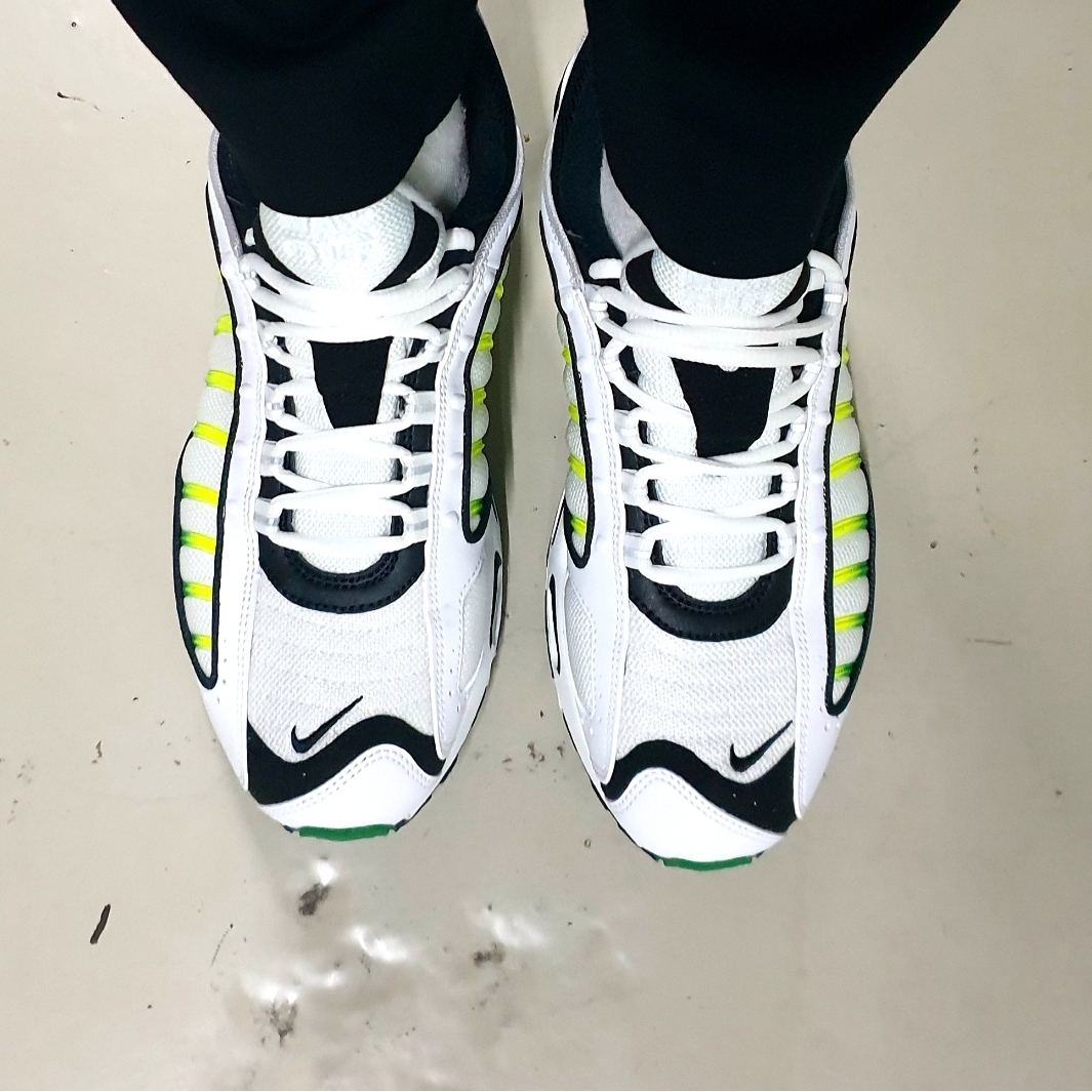 Nike Air Max Tailwind 4 White Volt Black 착용 스타일