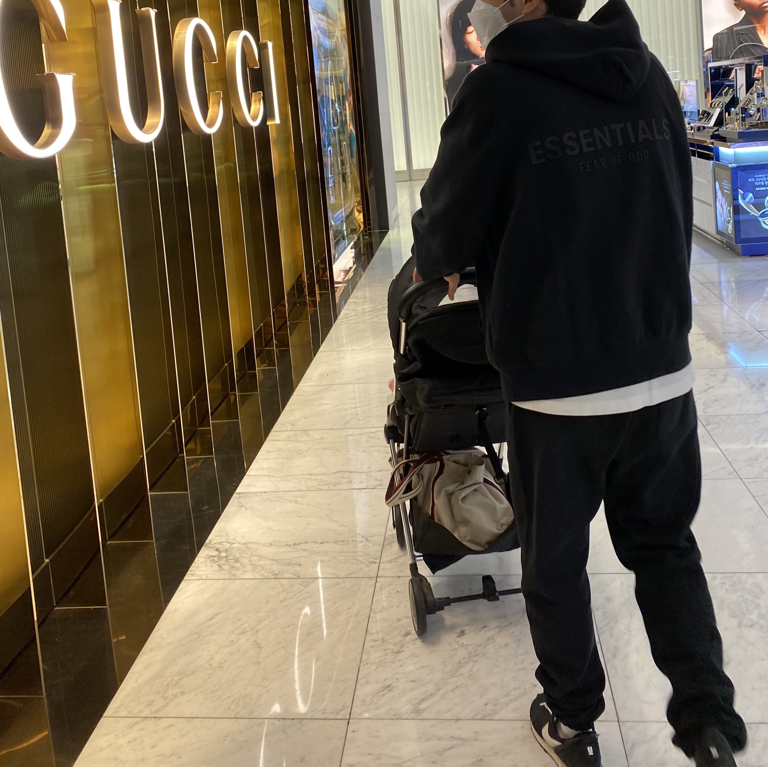 Essentials Pull-Over Hoodie Black - 21SS, Essentials Sweatpants Black - 21SS 착용 스타일 - 1