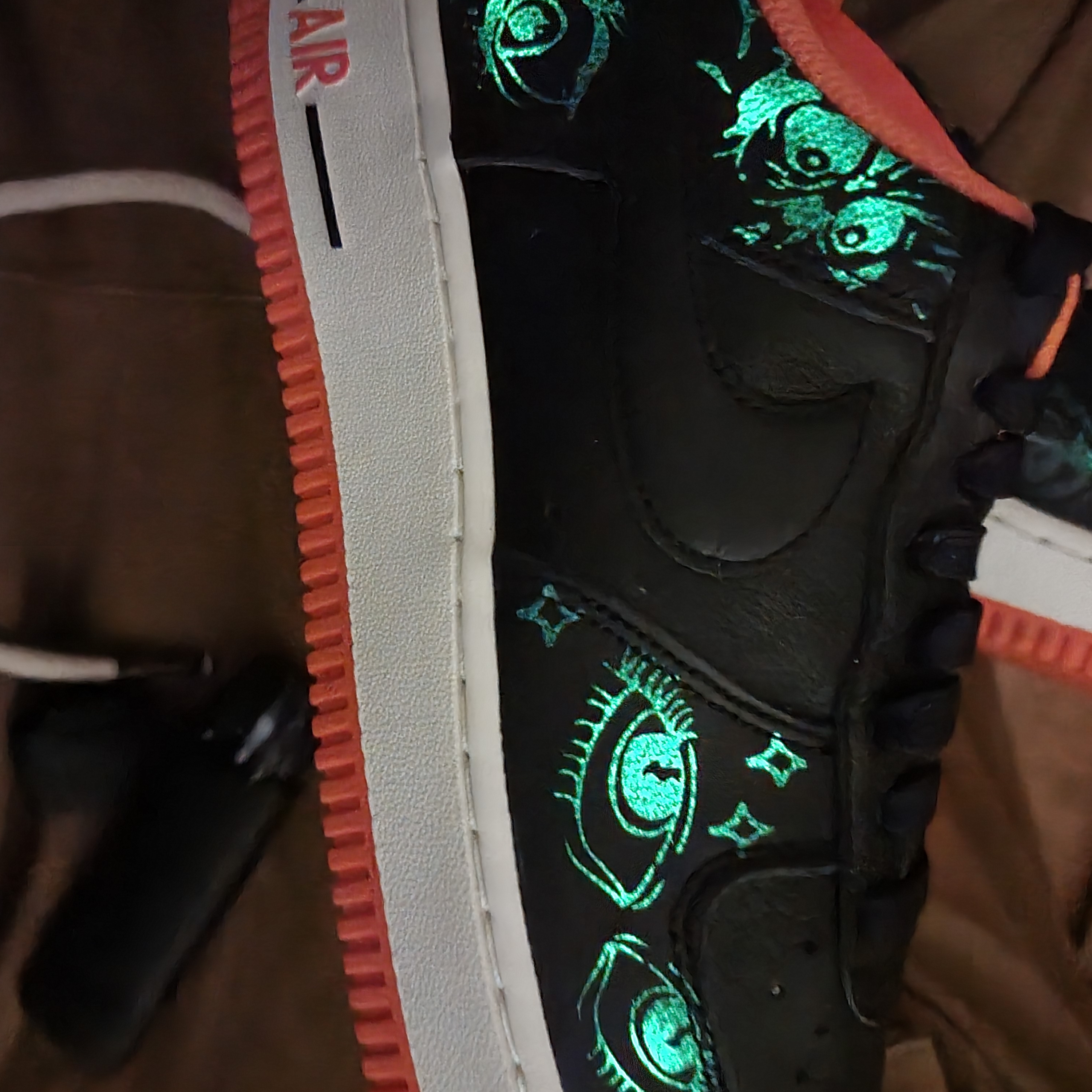 Nike Air Force 1 '07 PRM Halloween 착용 스타일 - 1