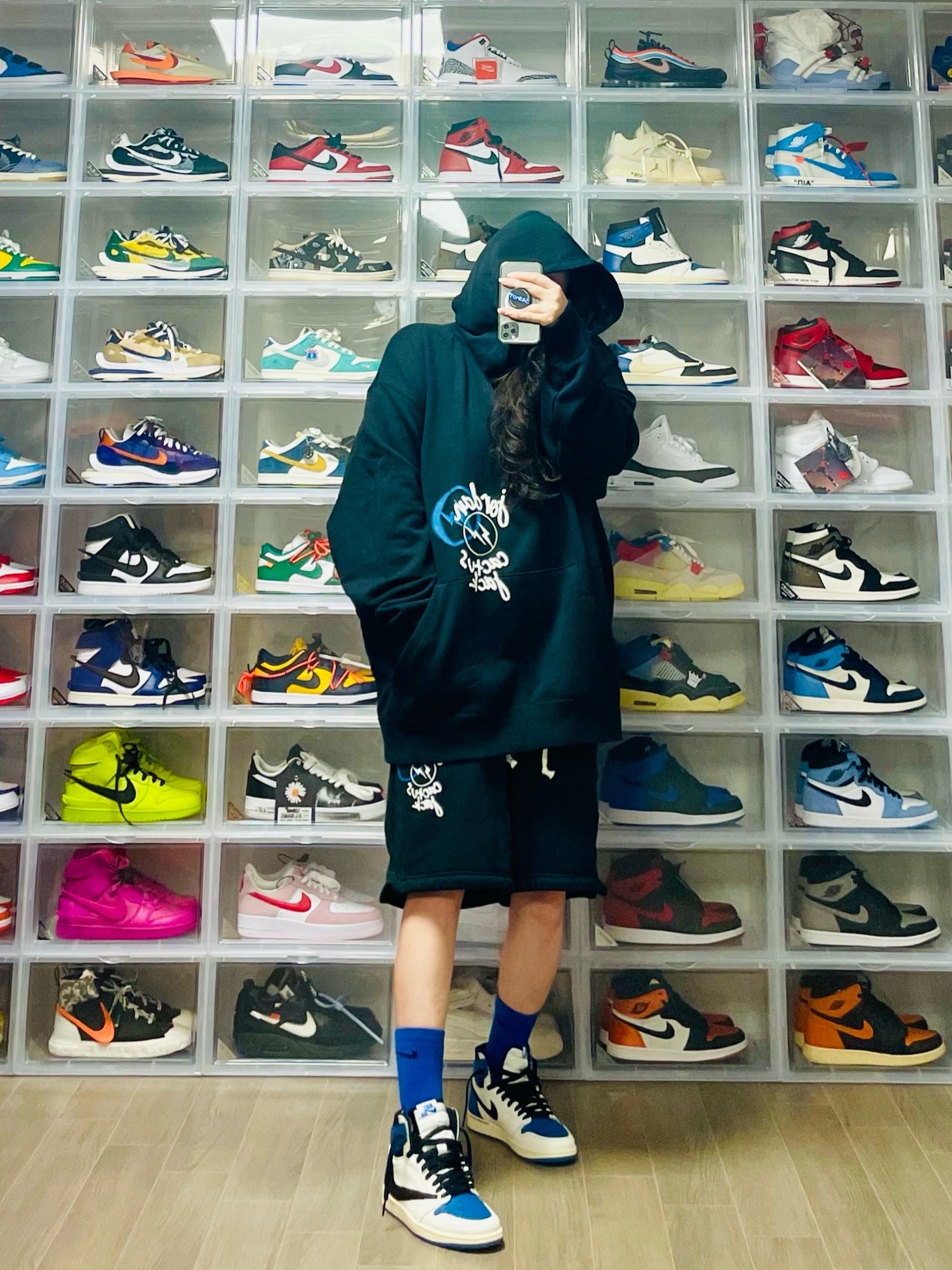 Jordan 1 x Travis Scott x Fragment Retro High OG SP Military Blue, Jordan x Travis Scott x Fragment Hoodie Black (DJ0615-010) 착용 스타일
