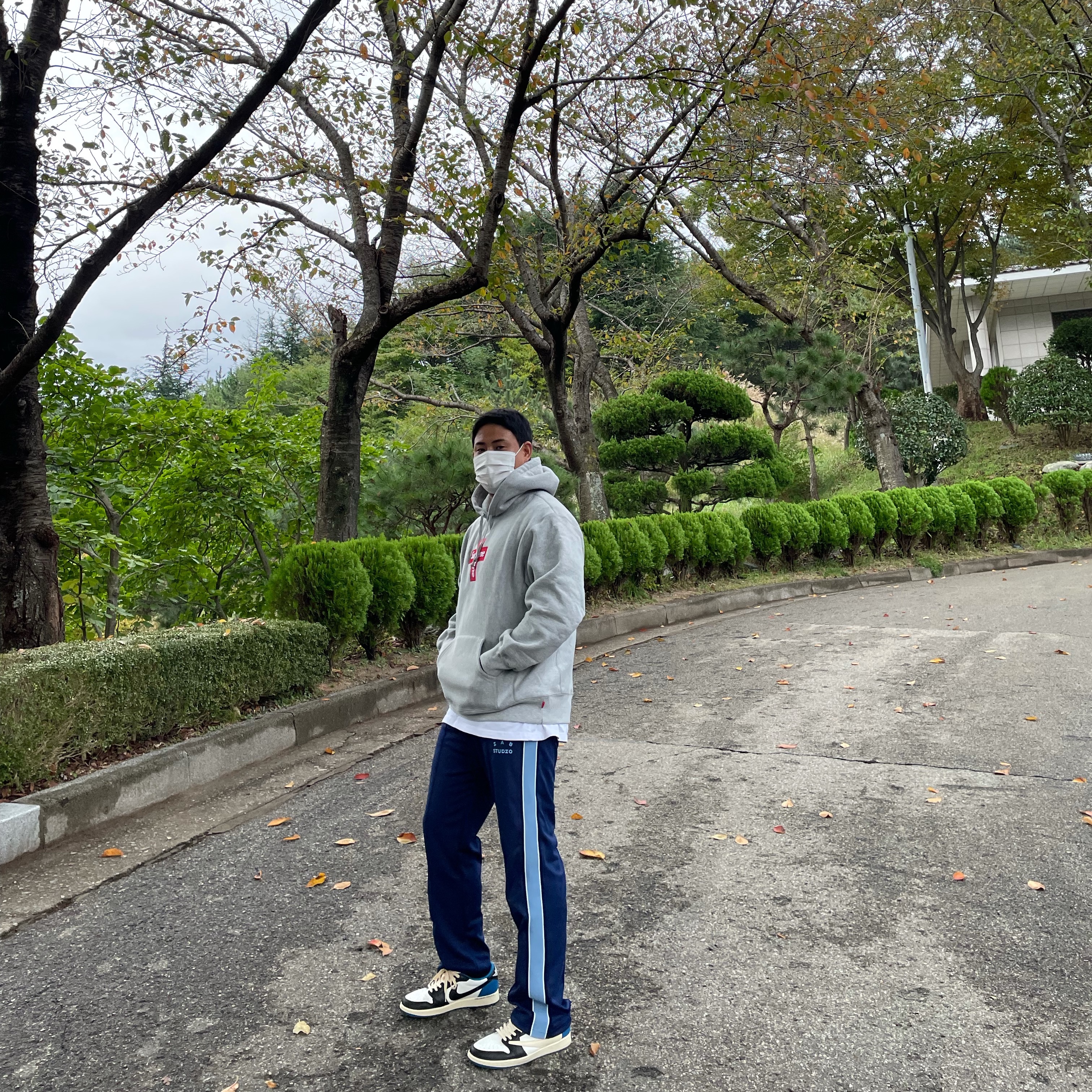 Supreme Cross Box Logo Hooded Sweatshirt Heather Grey - 20FW, IAB Studio Track Pants Navy - 21SS 착용 스타일