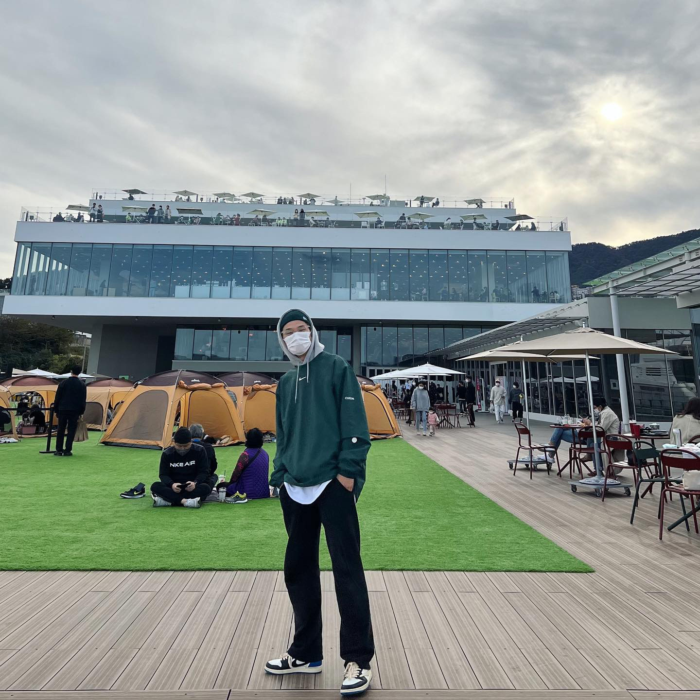 Nike x Drake Nocta Golf Crewneck Top Green - US/EU, Jordan 1 x Travis Scott x Fragment Retro Low OG SP Military Blue 착용 스타일 - 1