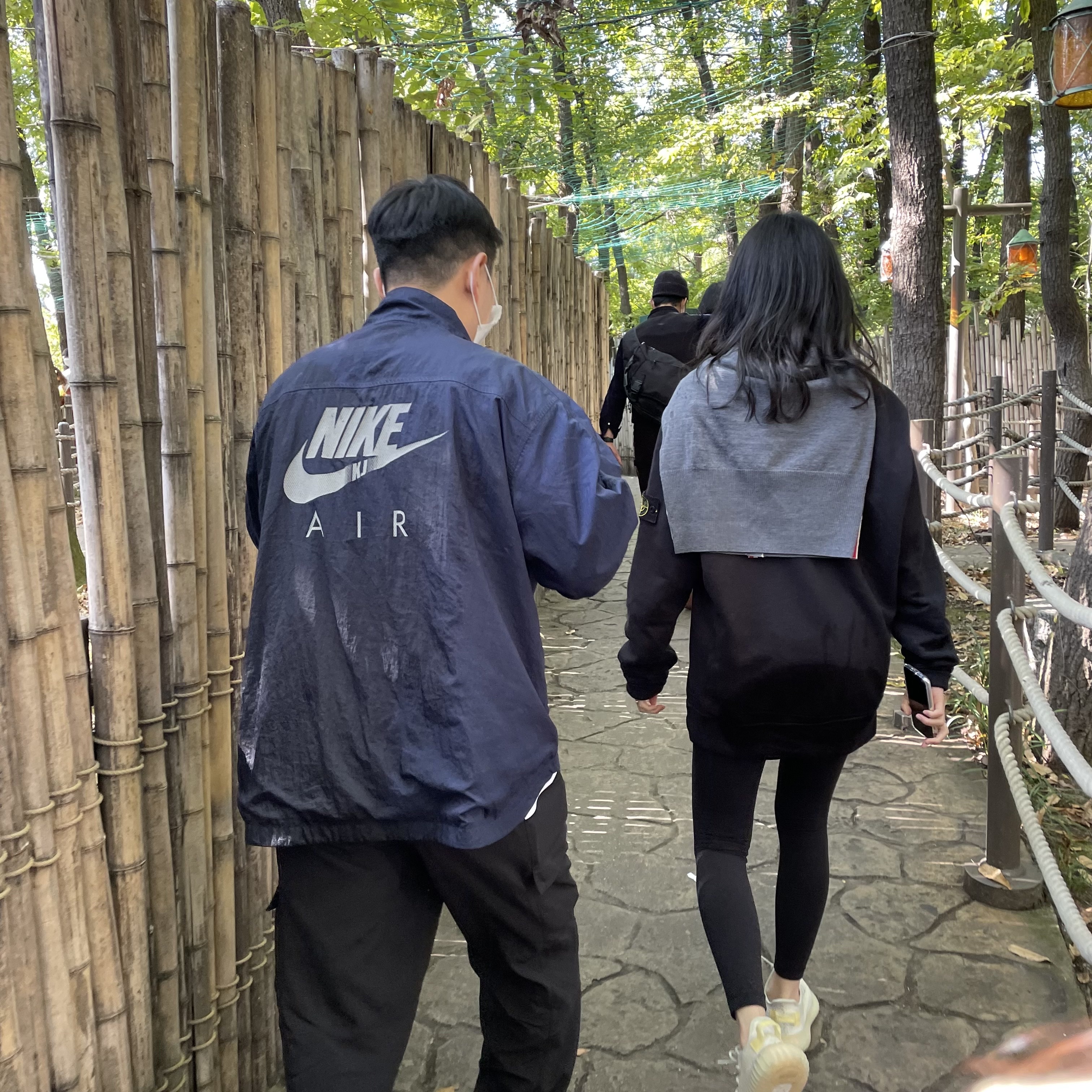 Adidas Yeezy Boost 350 V2 Zebra 2017/2019/2020, Nike x Kim Jones Reversible Wind Breaker Navy - US/EU 착용 스타일 - 2