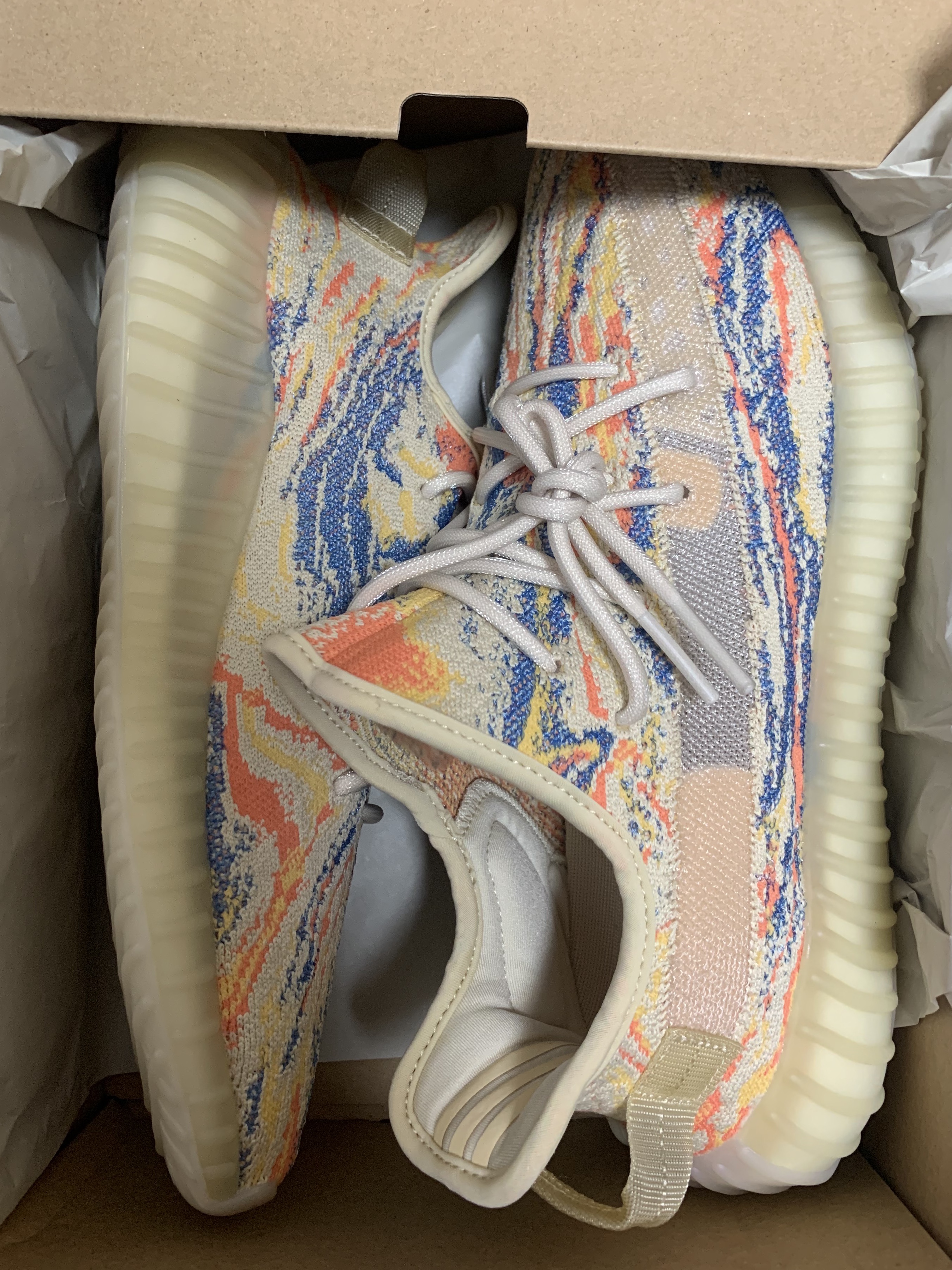 Adidas Yeezy Boost 350 V2 MX Oat 착용 스타일 - 3