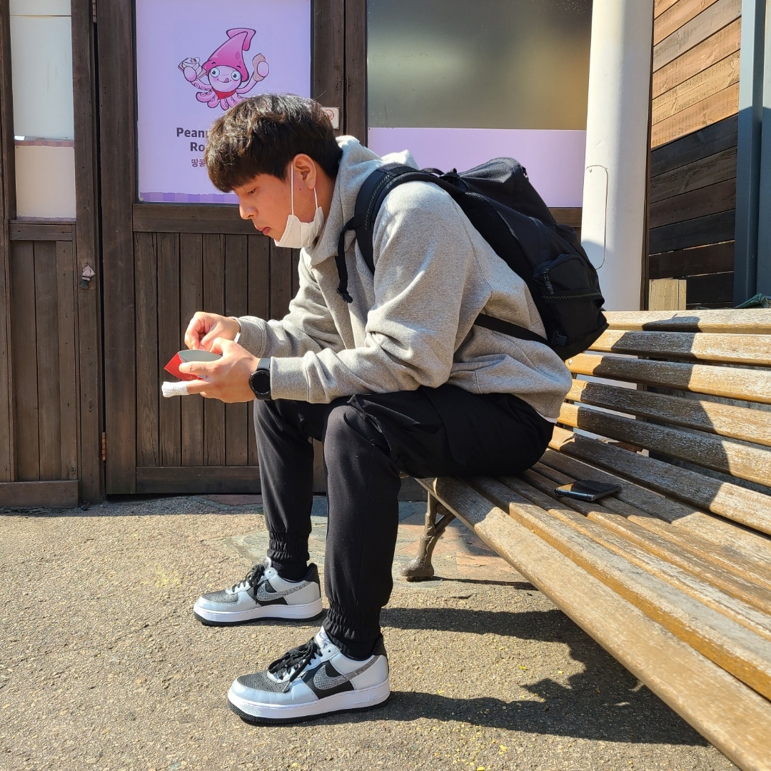 Nike Air Force 1 B Silver Snake, Essentials Pull-Over Hoodie Heather Oatmeal - 21SS 착용 스타일 - 1