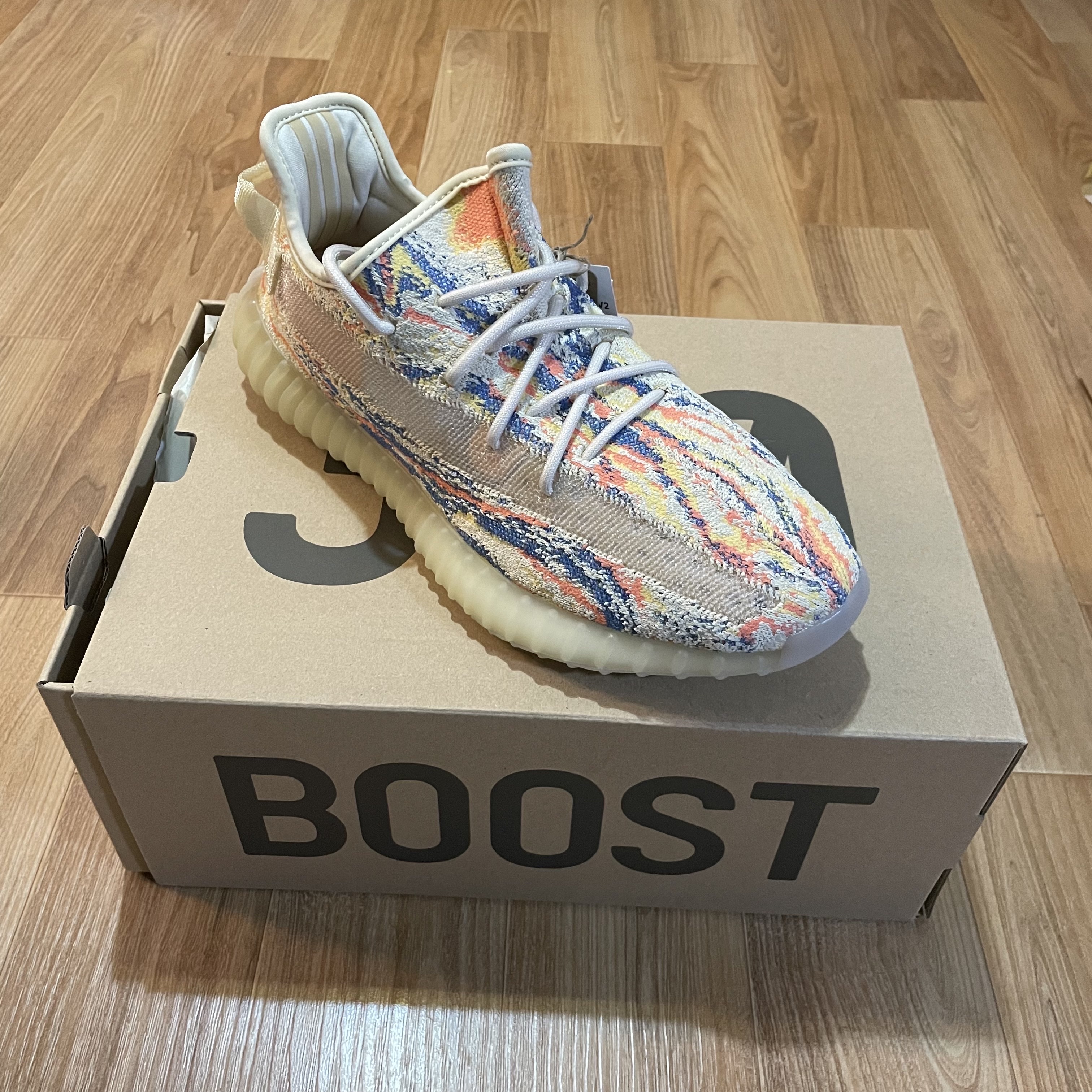 Adidas Yeezy Boost 350 V2 MX Oat 착용 스타일
