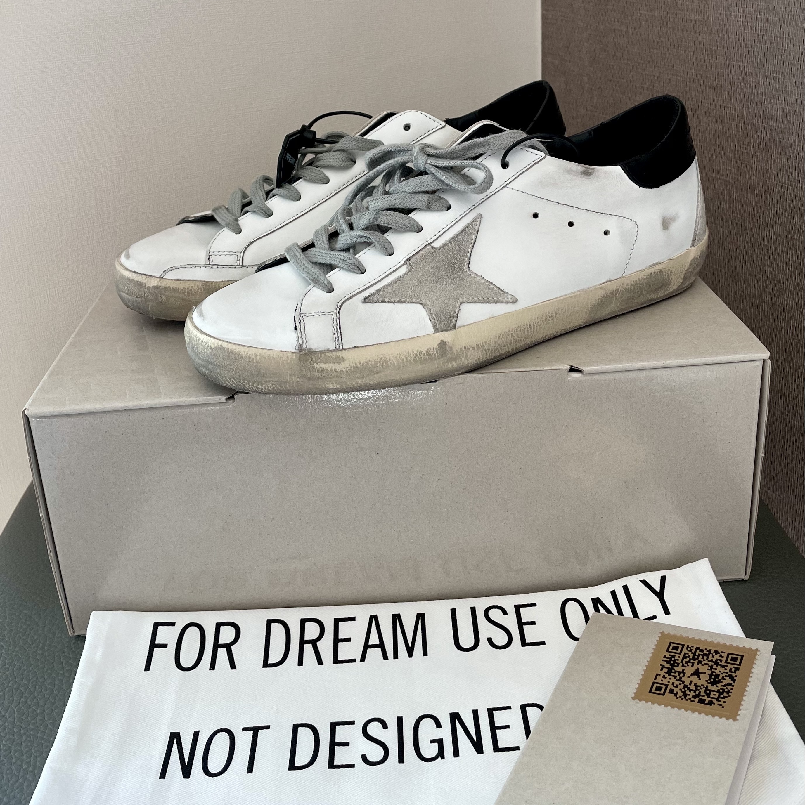Golden Goose Superstar White Black Heel Tab Sneakers 착용 스타일