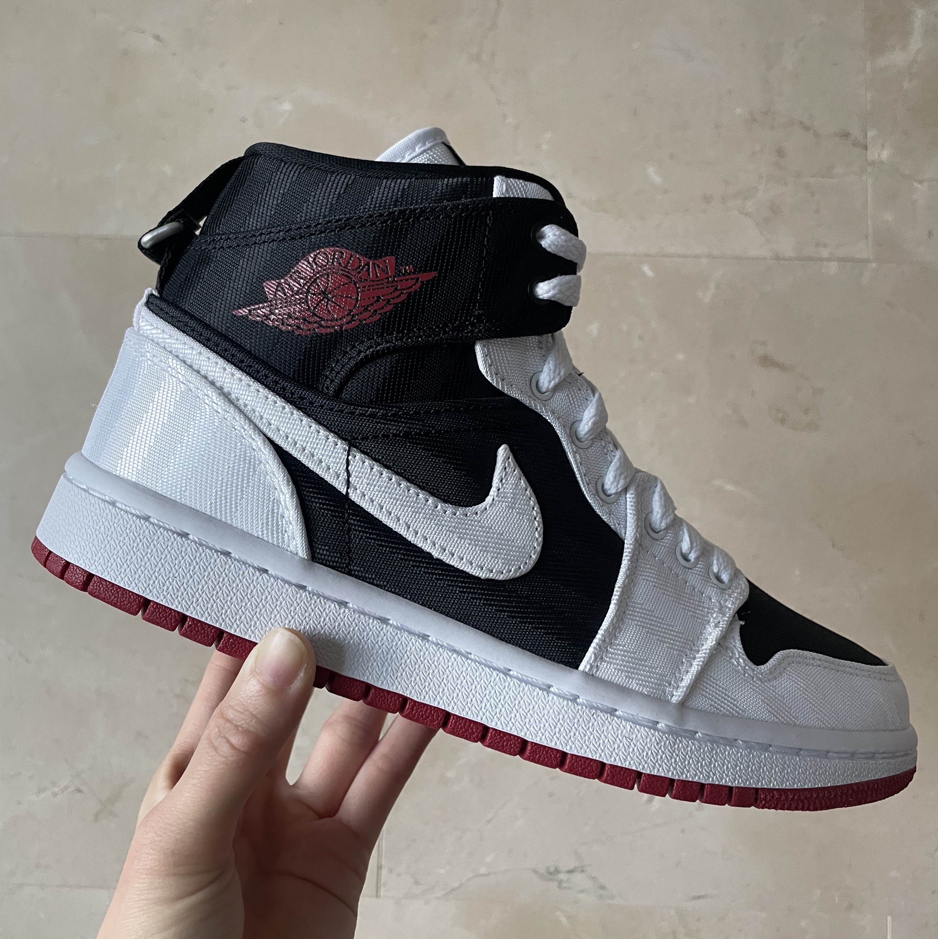 (W) Jordan 1 Mid SE Utility Panda 착용 스타일 - 2