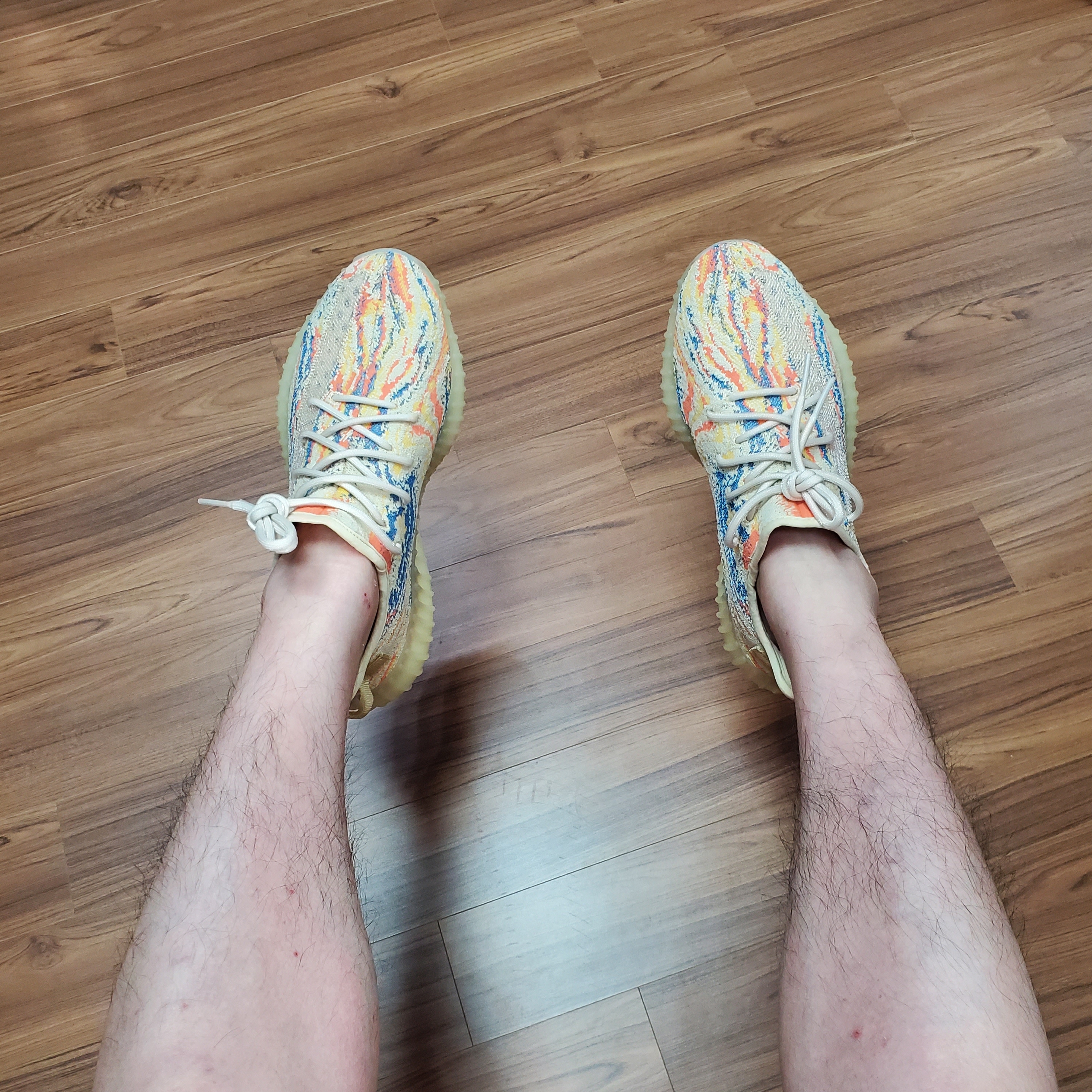Adidas Yeezy Boost 350 V2 MX Oat 착용 스타일 - 3