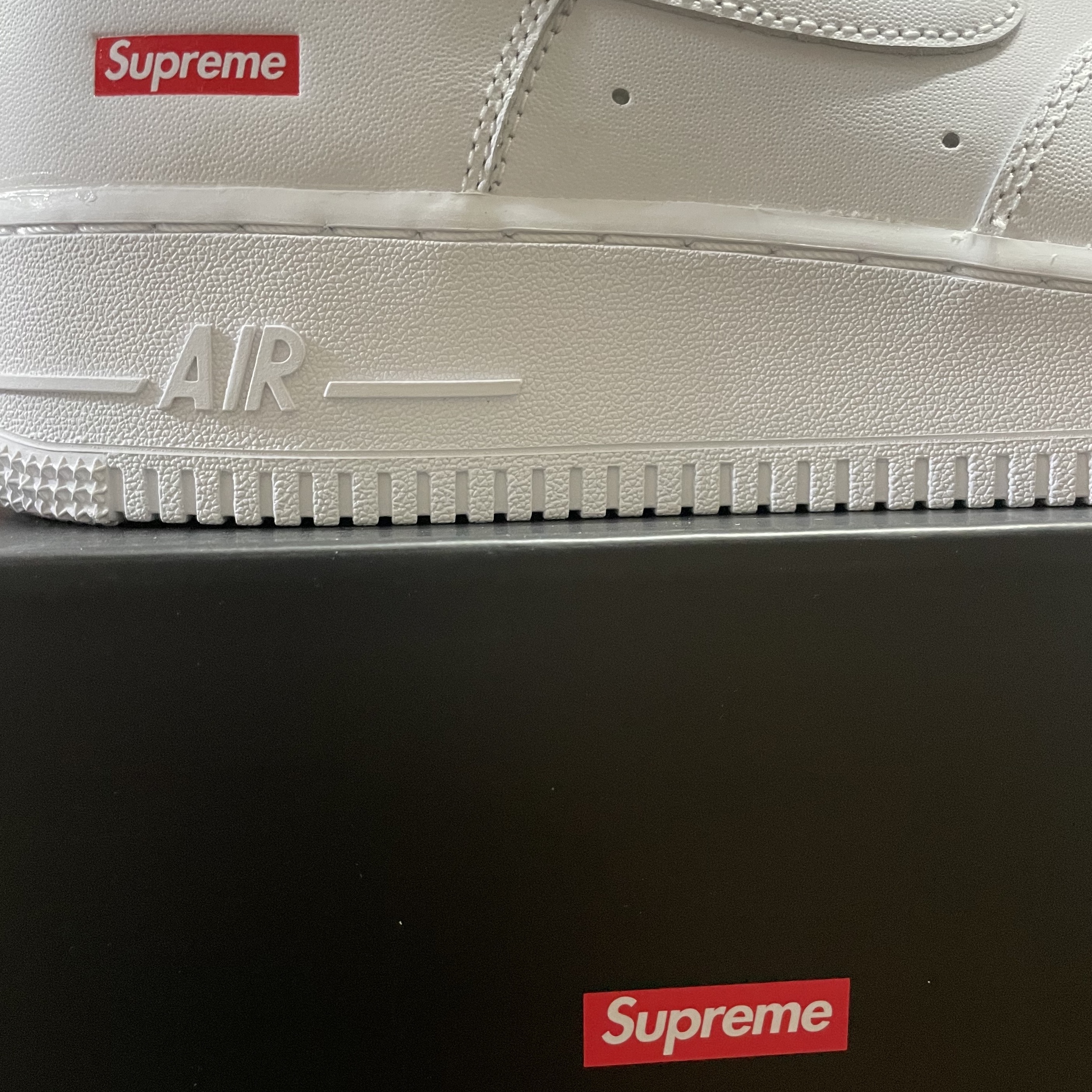 Nike x Supreme Air Force 1 Low White 착용 스타일 - 2