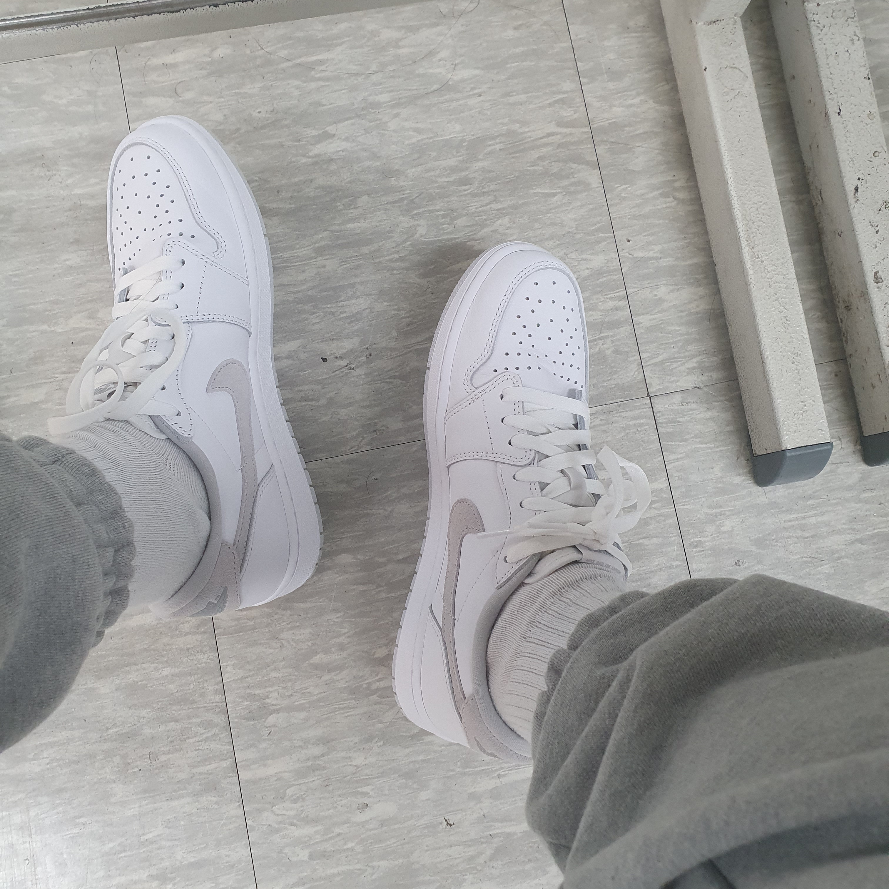 Jordan 1 Low OG Neutral Grey 착용 스타일