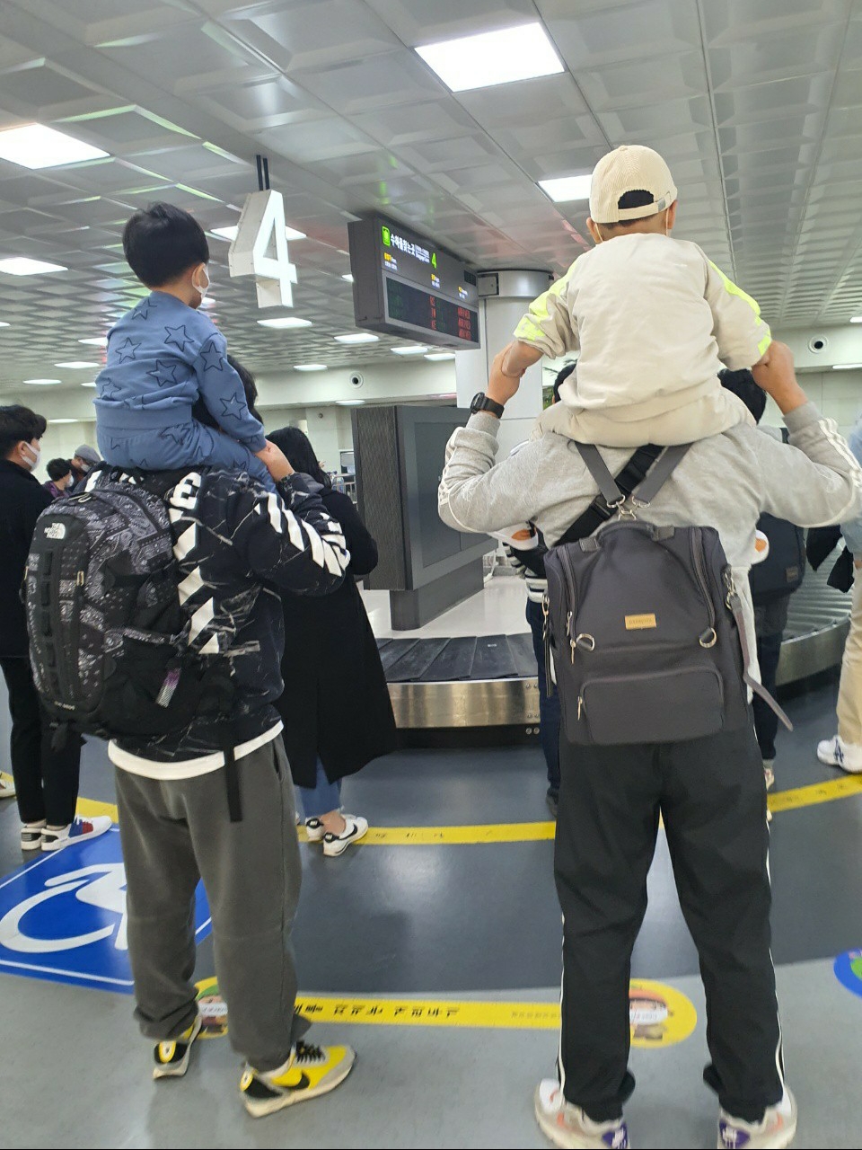 The North Face Big Shot Jet Black, Nike x Undercover Daybreak Bright Citron 착용 스타일
