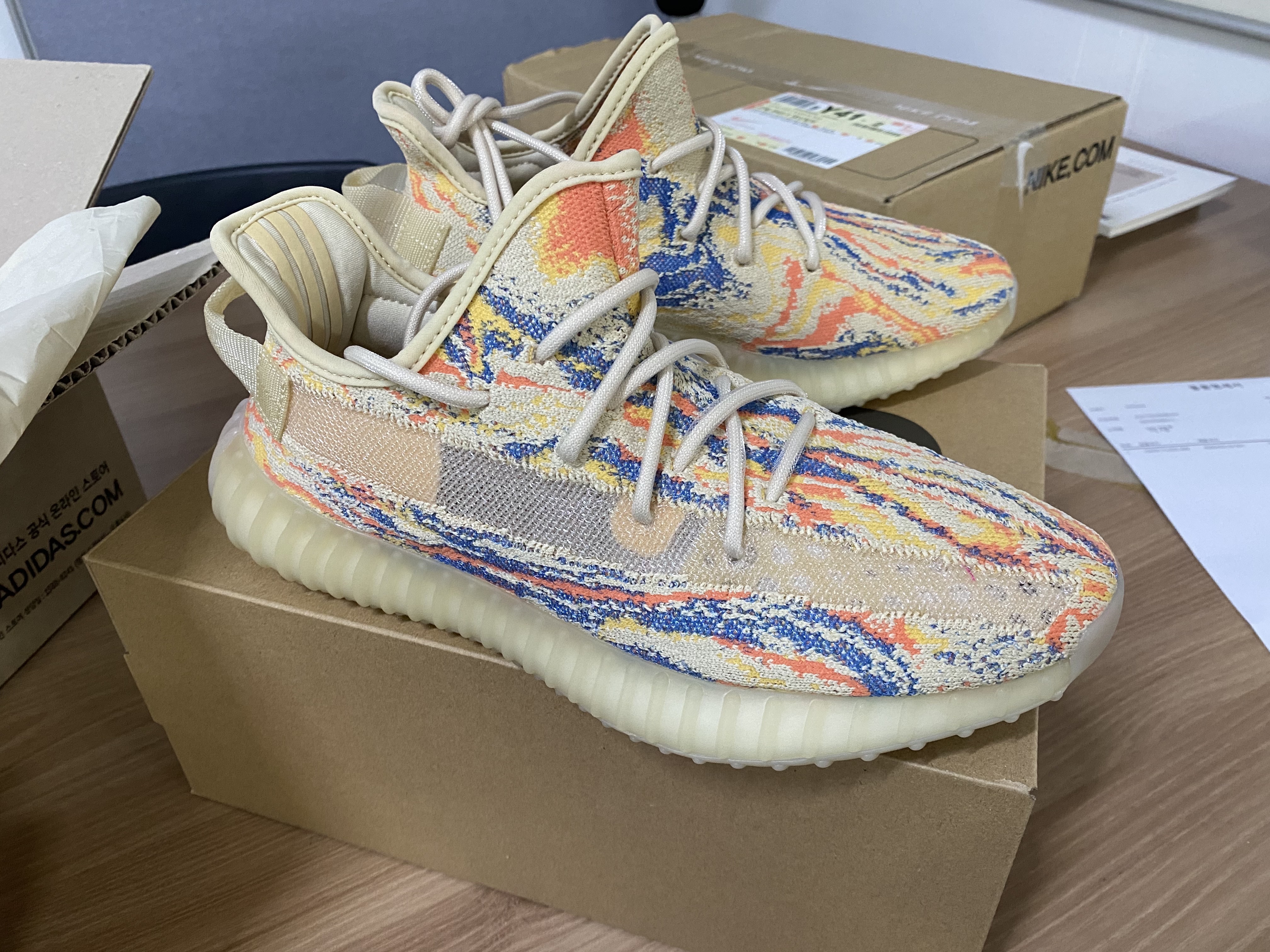 Adidas Yeezy Boost 350 V2 MX Oat 착용 스타일