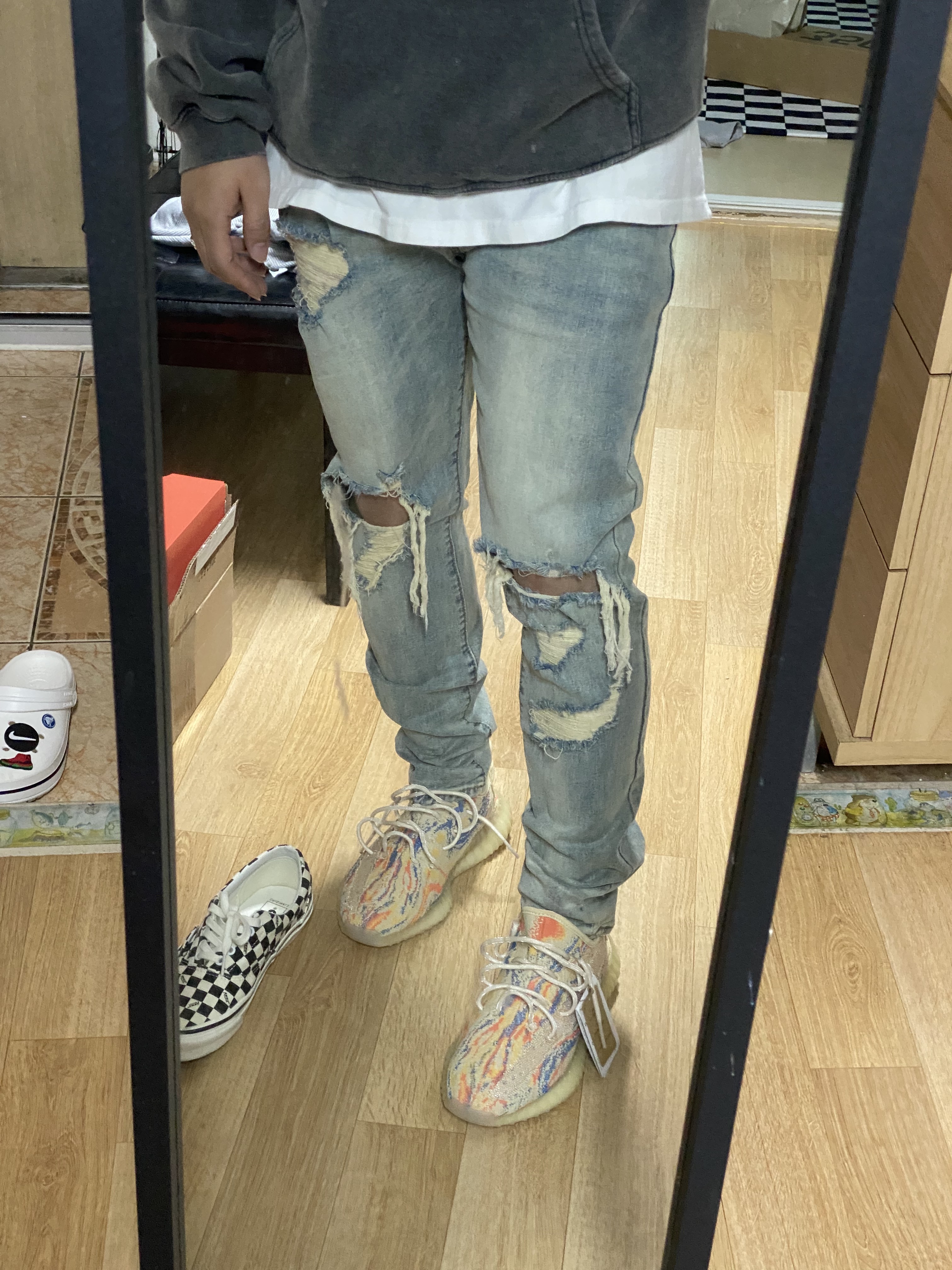 Adidas Yeezy Boost 350 V2 MX Oat 착용 스타일 - 1