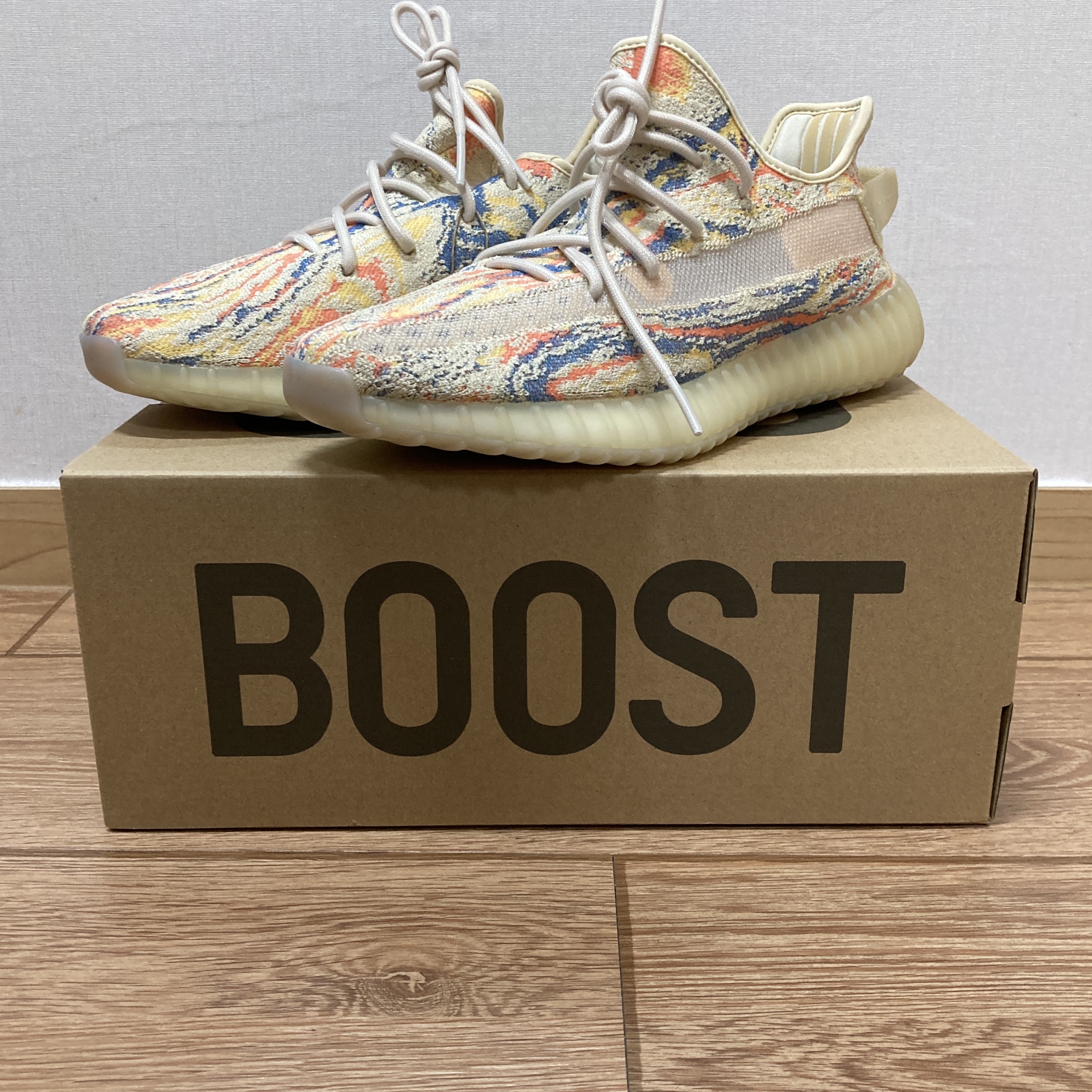 Adidas Yeezy Boost 350 V2 MX Oat, Nike Air Force 1 '07 First Use Black White 착용 스타일 - 2