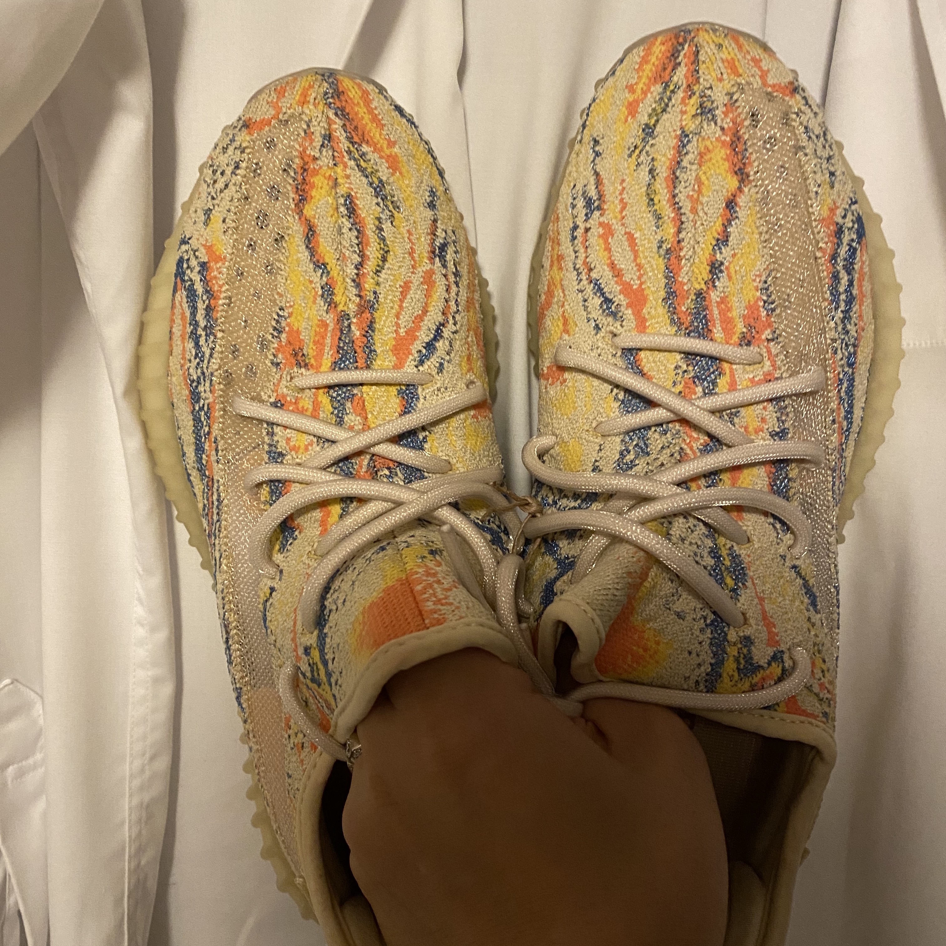 Adidas Yeezy Boost 350 V2 MX Oat 착용 스타일 - 2