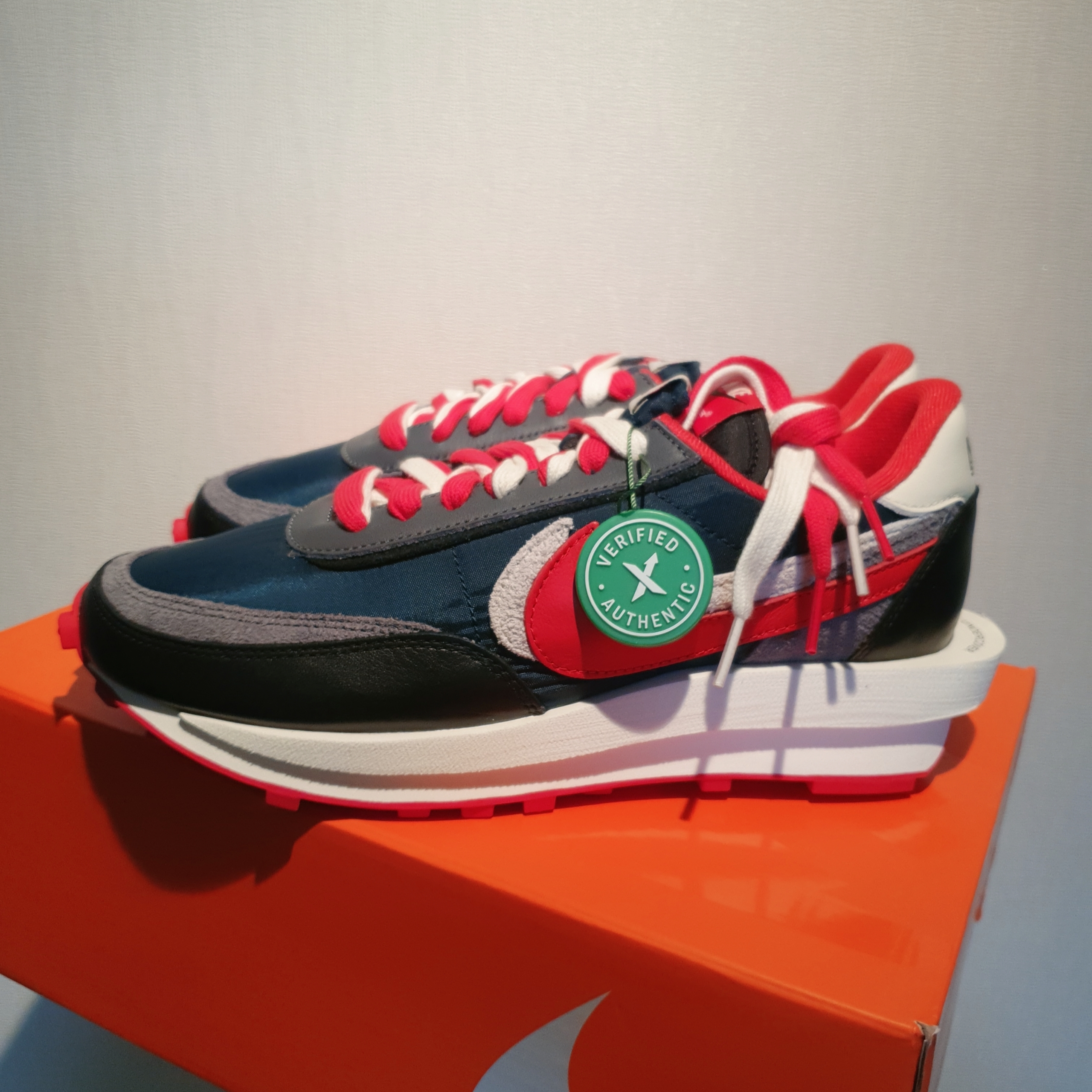 Nike x Sacai x Undercover LDWaffle Midnight Spruce University Red 착용 스타일