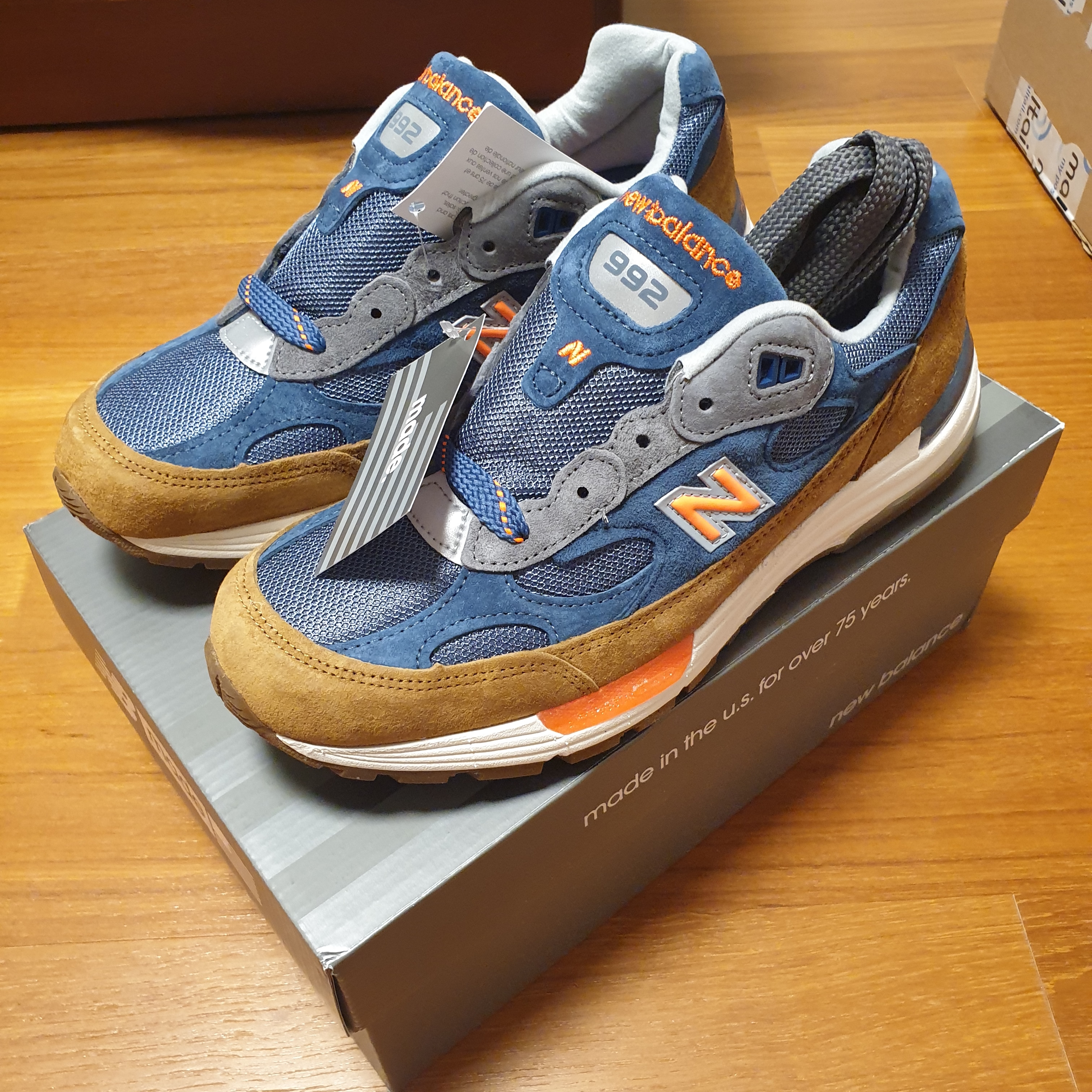 New Balance x J.Crew 992 Made in USA New York 착용 스타일 - 3