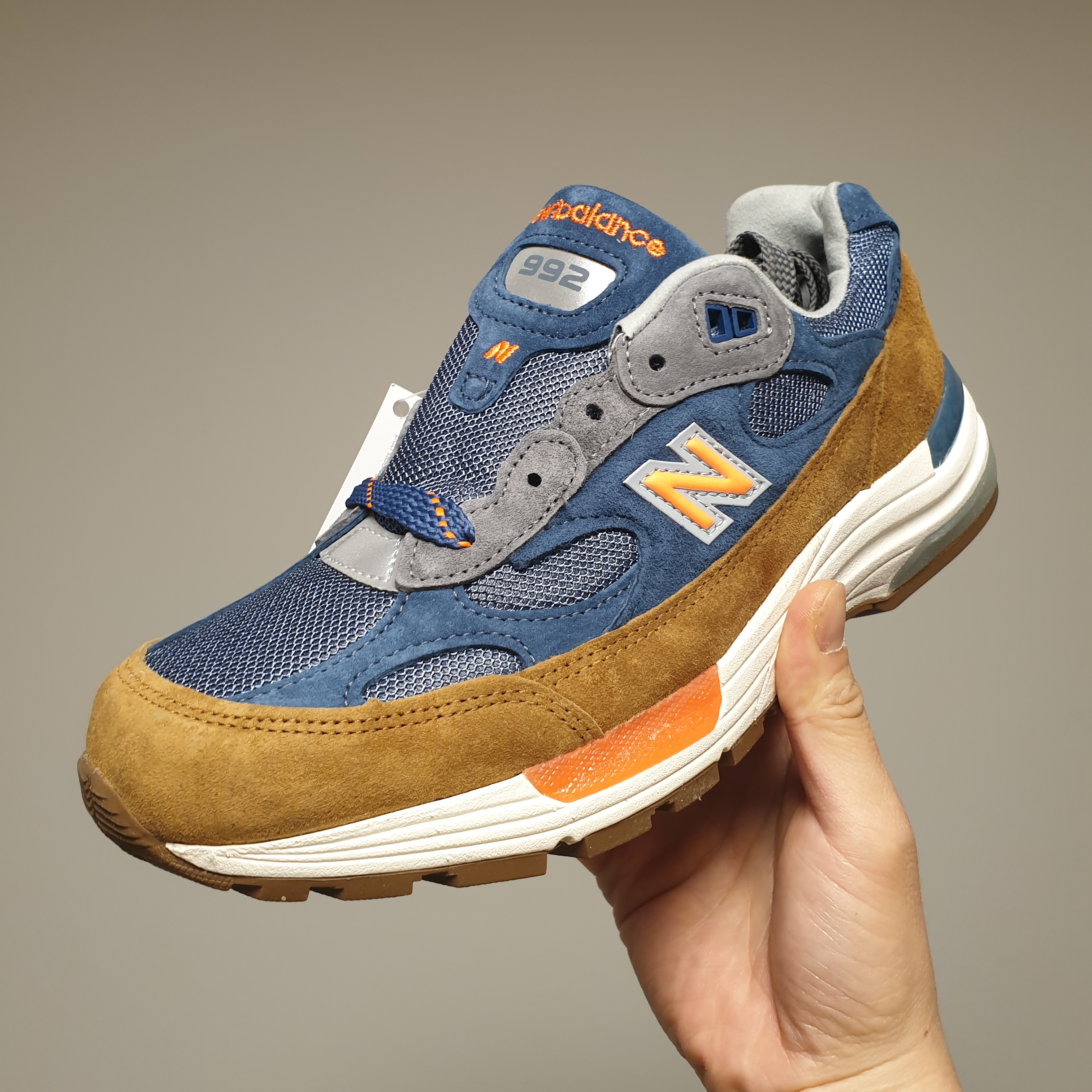 New Balance x J.Crew 992 Made in USA New York 착용 스타일 - 1