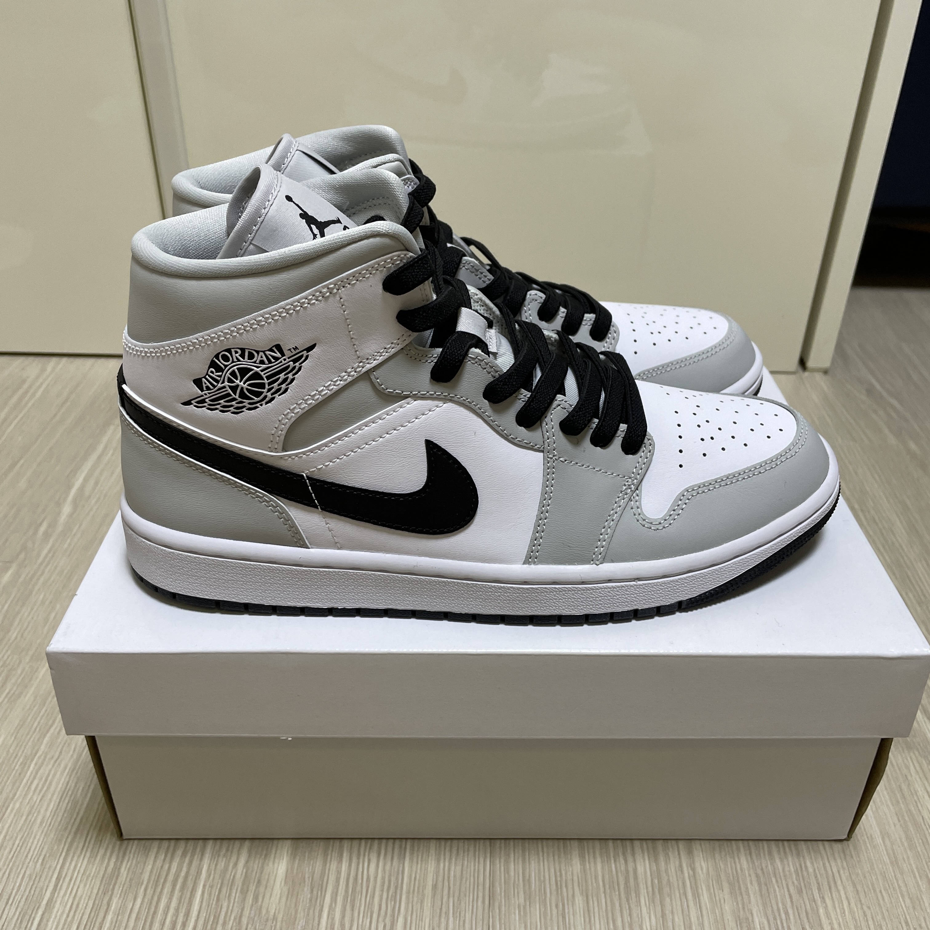 (W) Jordan 1 Mid Grey Fog 착용 스타일
