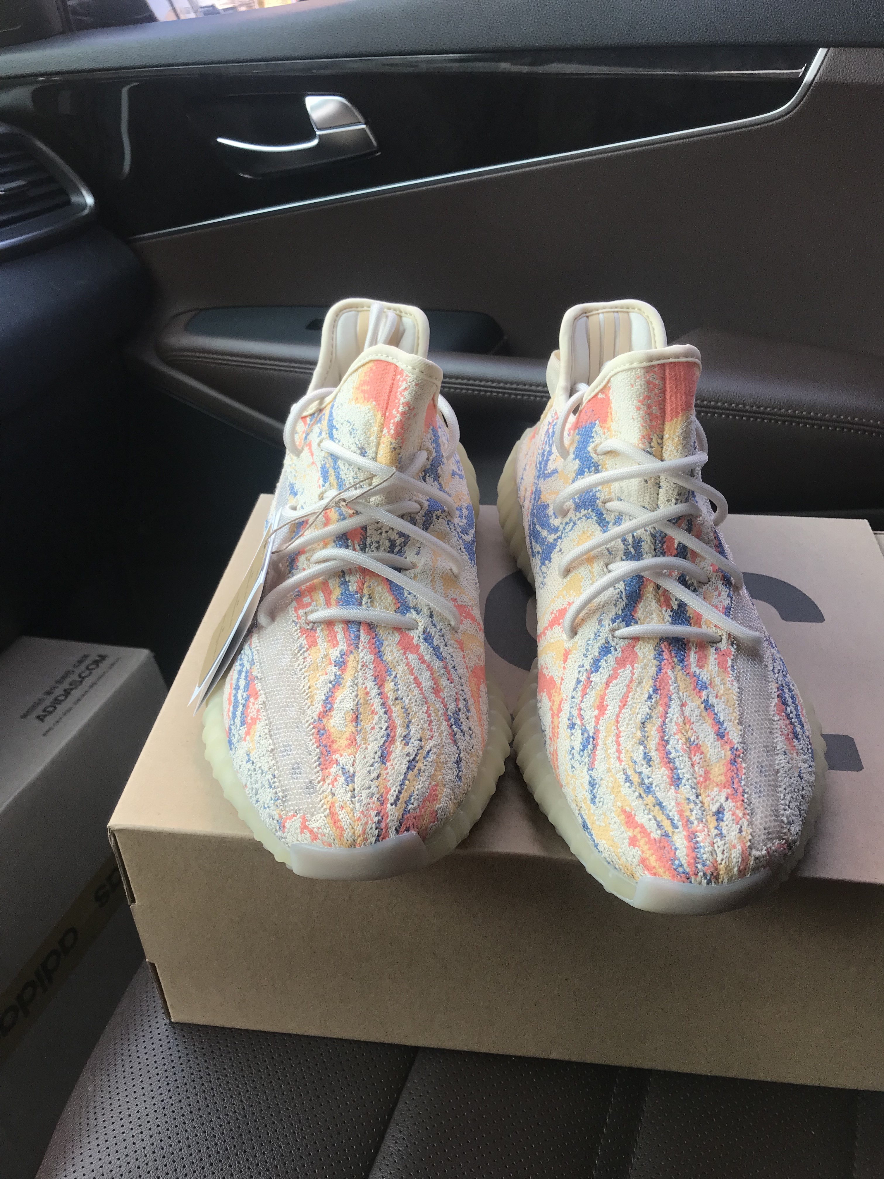 Adidas Yeezy Boost 350 V2 MX Oat 착용 스타일 - 1