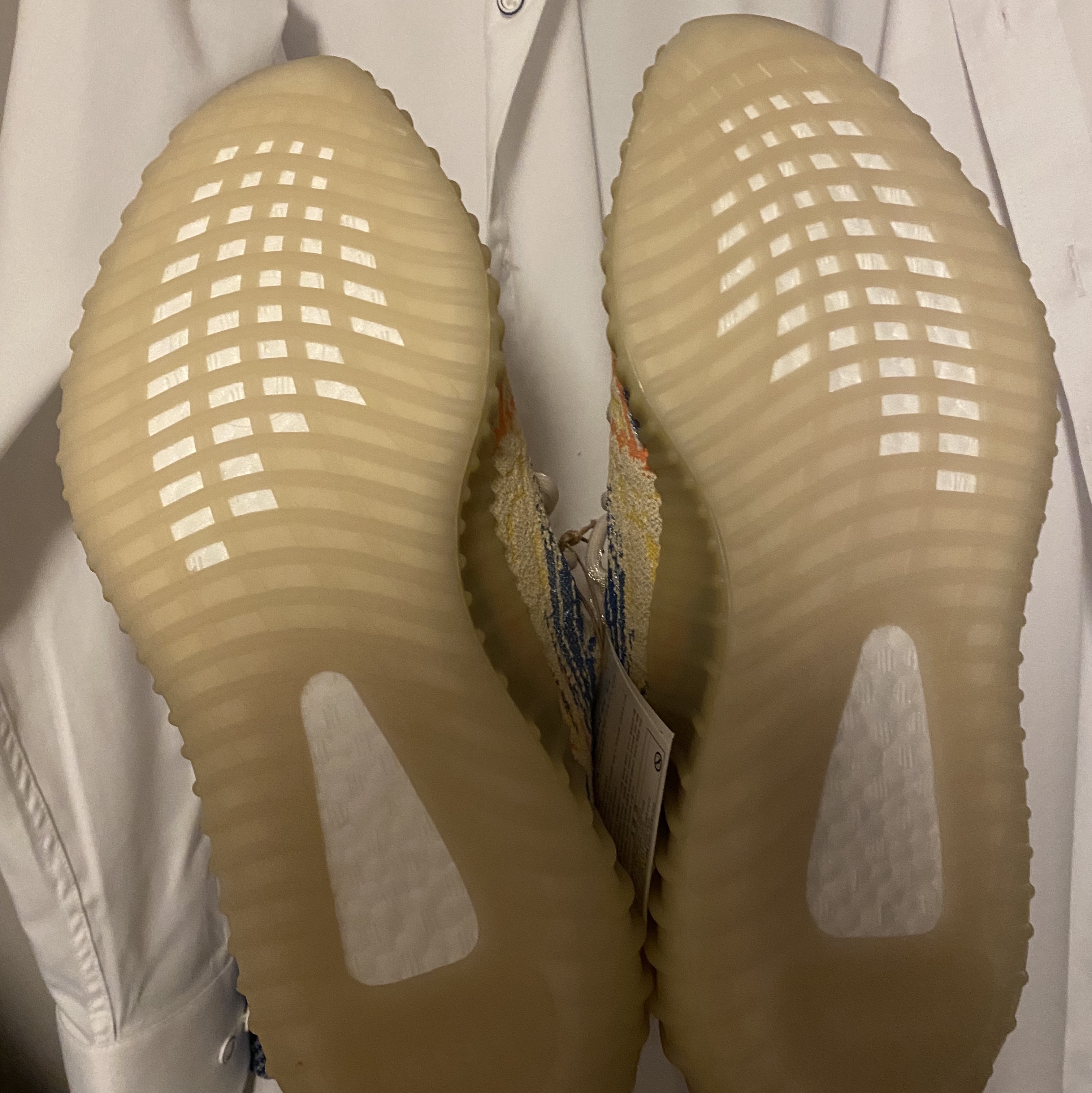 Adidas Yeezy Boost 350 V2 MX Oat 착용 스타일 - 4