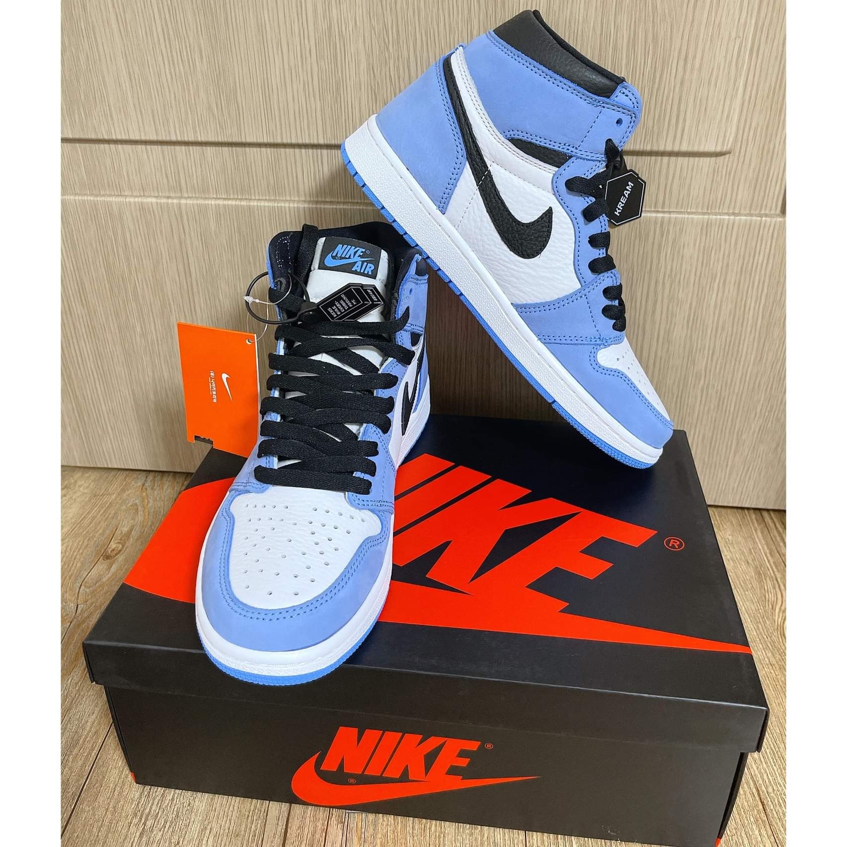 Jordan 1 Retro High OG University Blue 착용 스타일