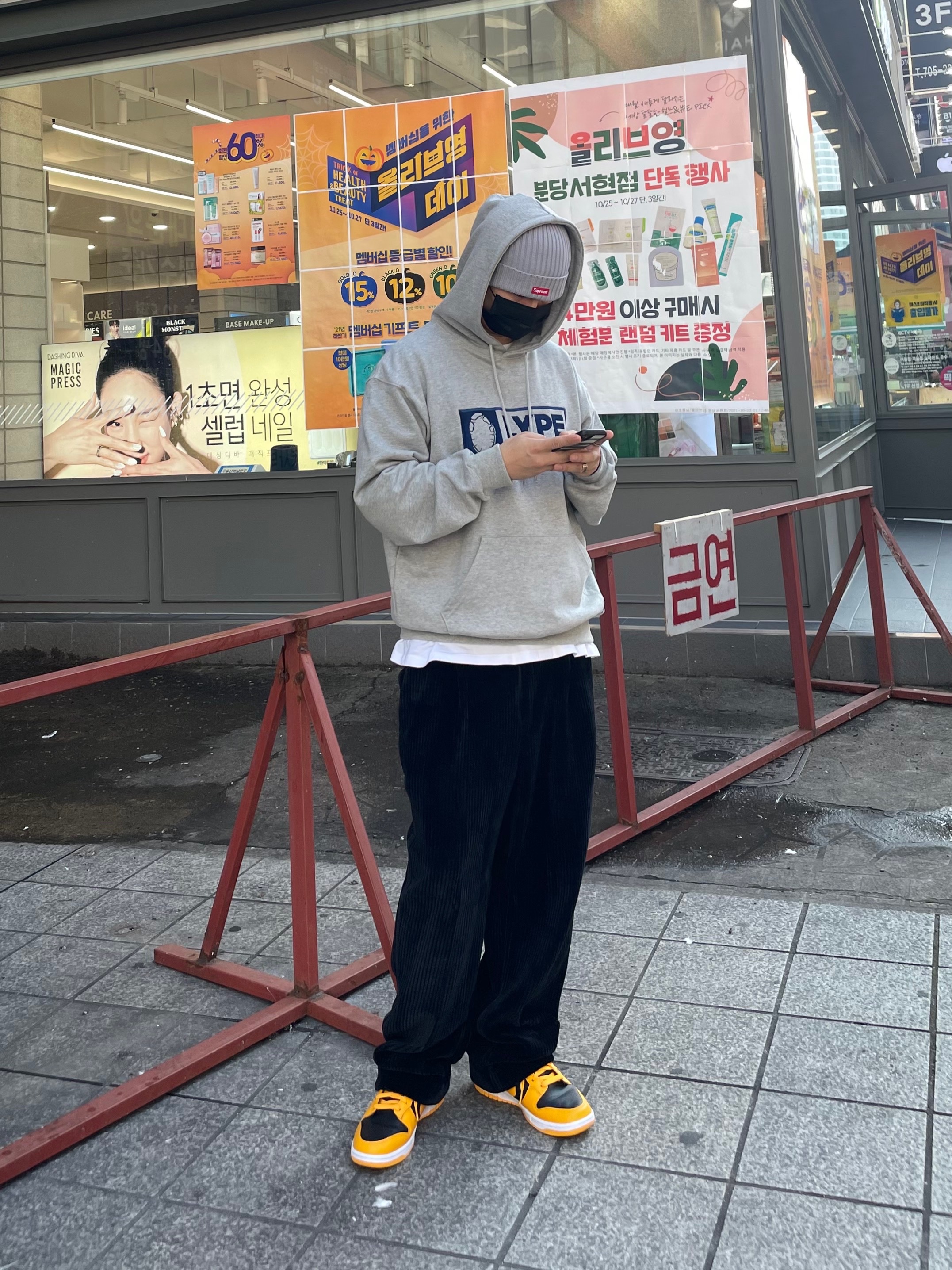 Nike Dunk Low Retro Championship Goldenrod 착용 스타일 - 3
