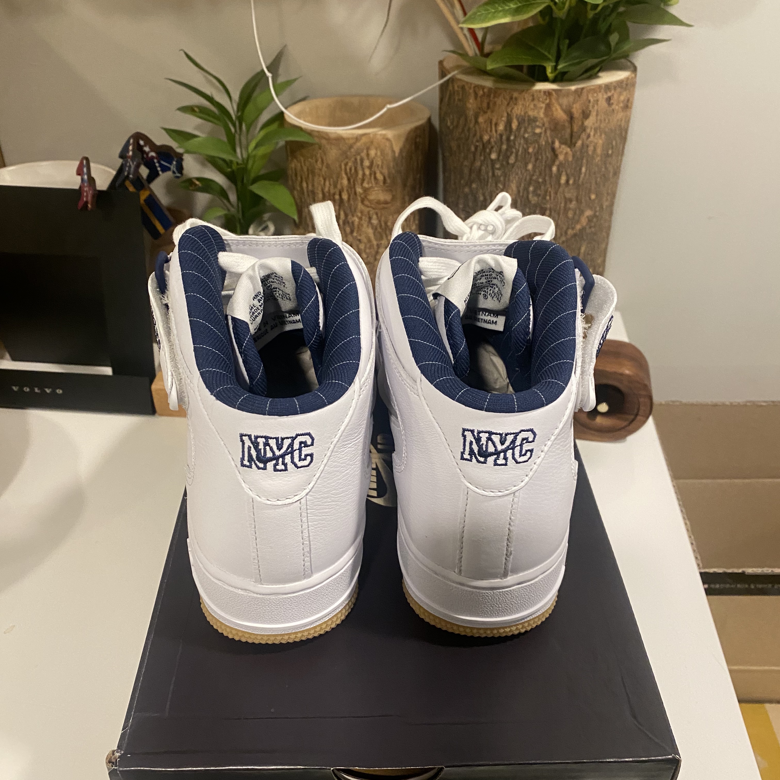 Nike Air Force 1 Mid QS NYC White Midnight Navy 착용 스타일 - 4