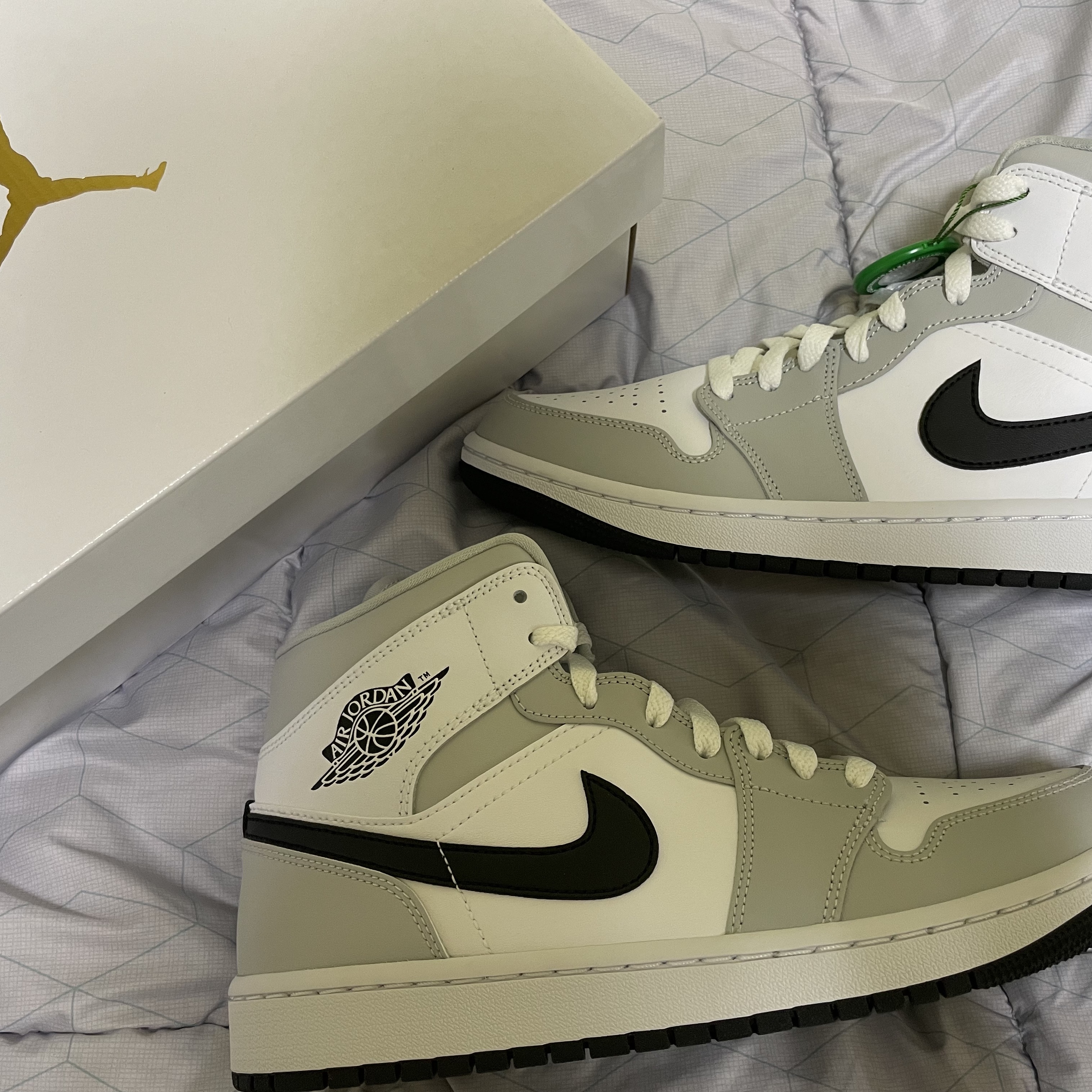 (W) Jordan 1 Mid Grey Fog 착용 스타일