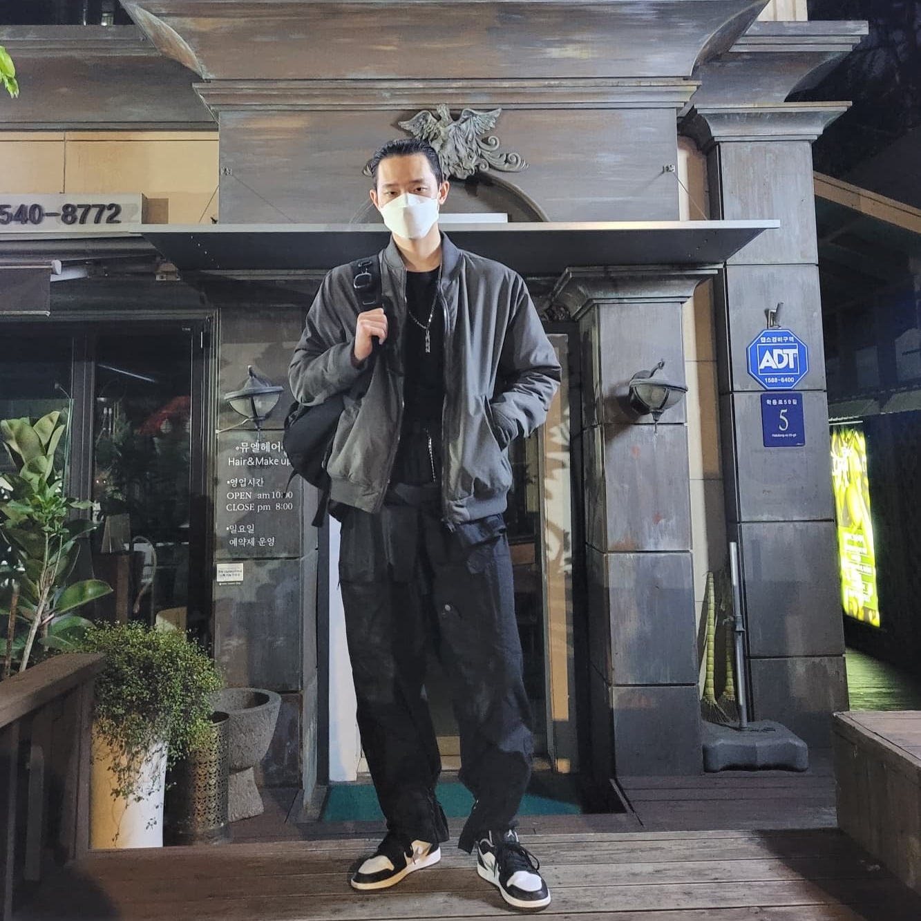 Jordan 1 Low Black Particle Grey 착용 스타일 - 2
