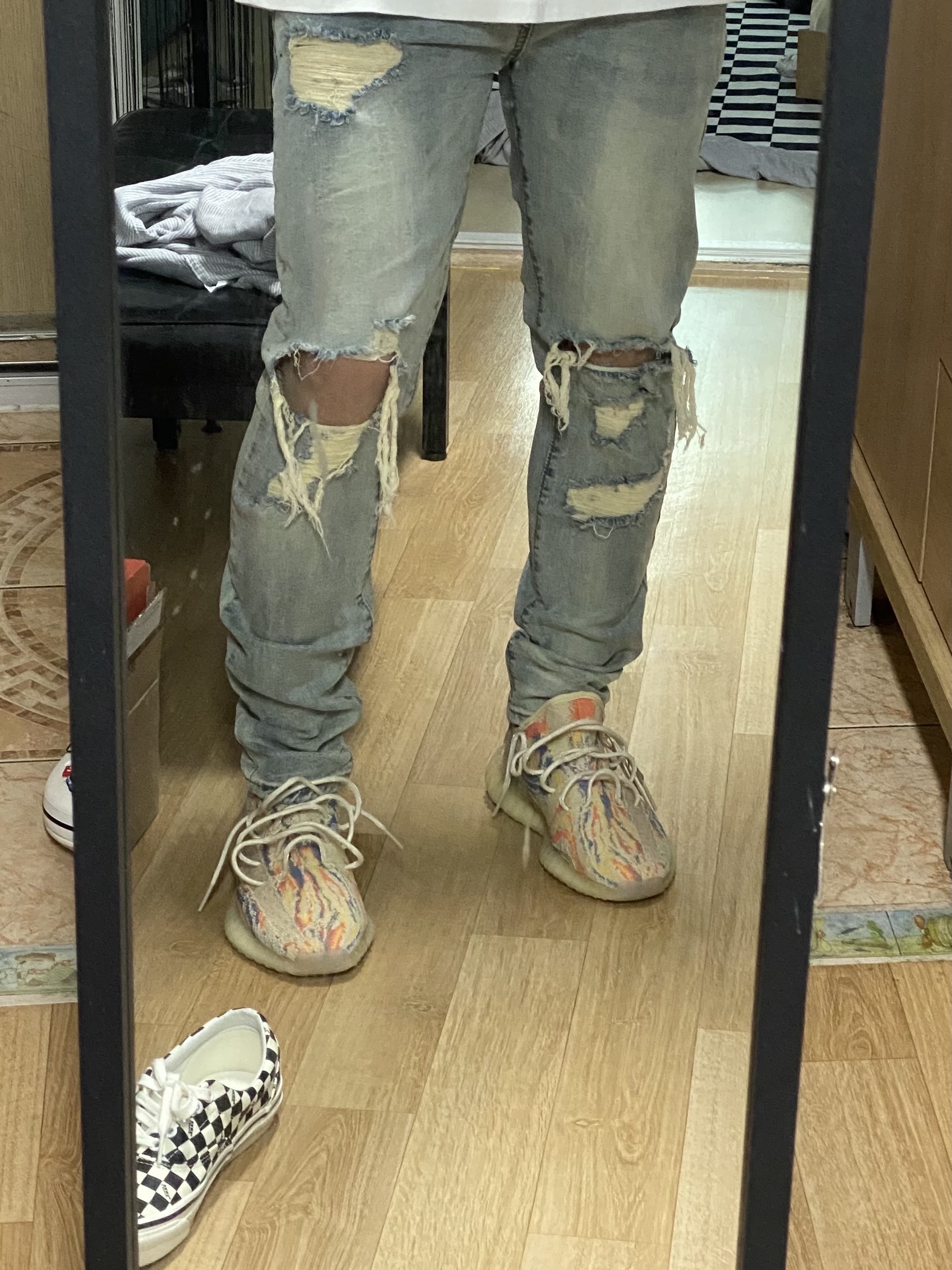 Adidas Yeezy Boost 350 V2 MX Oat 착용 스타일 - 3