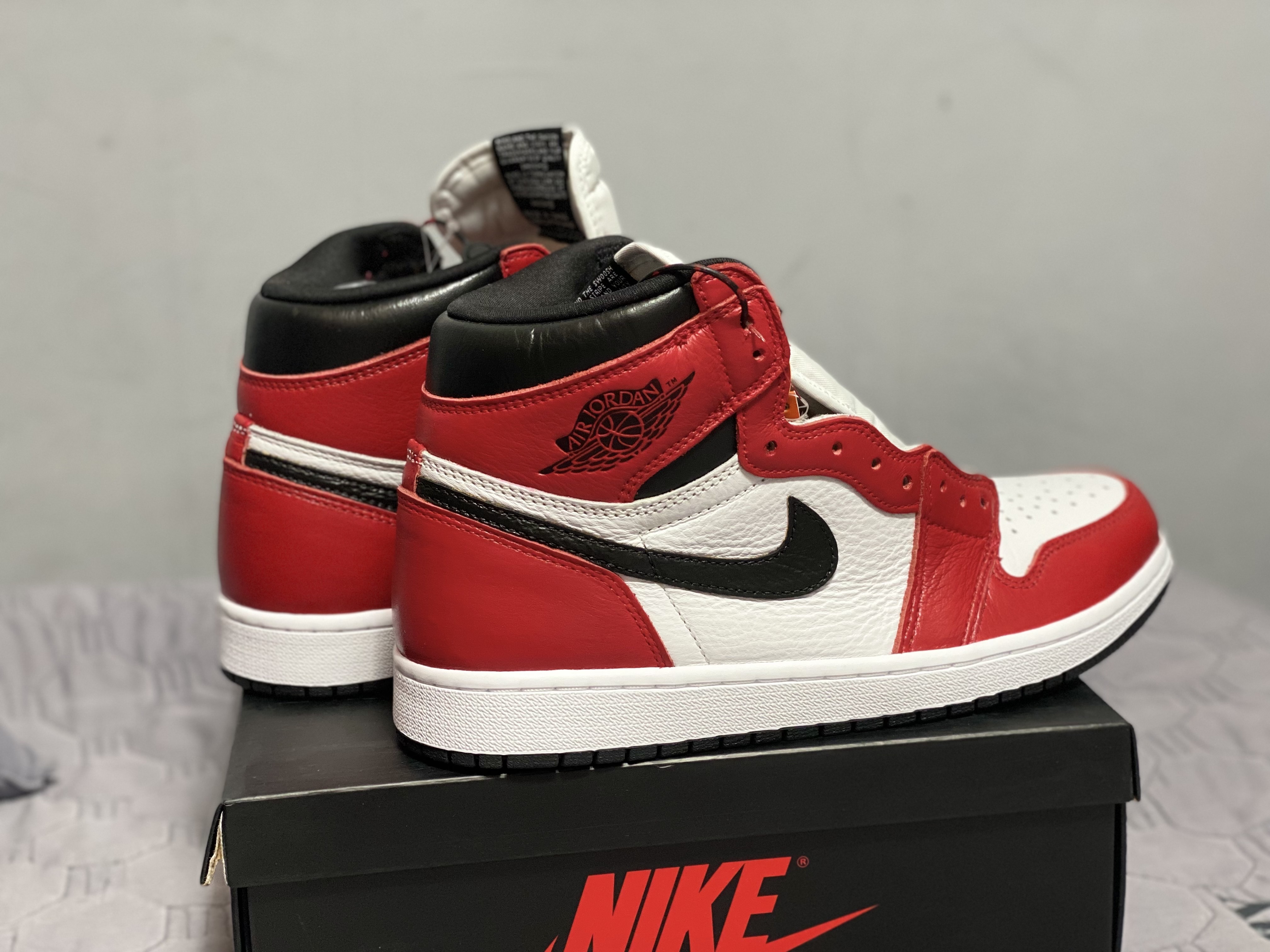 Jordan 1 Retro High OG Light Fusion Red 착용 스타일 - 2